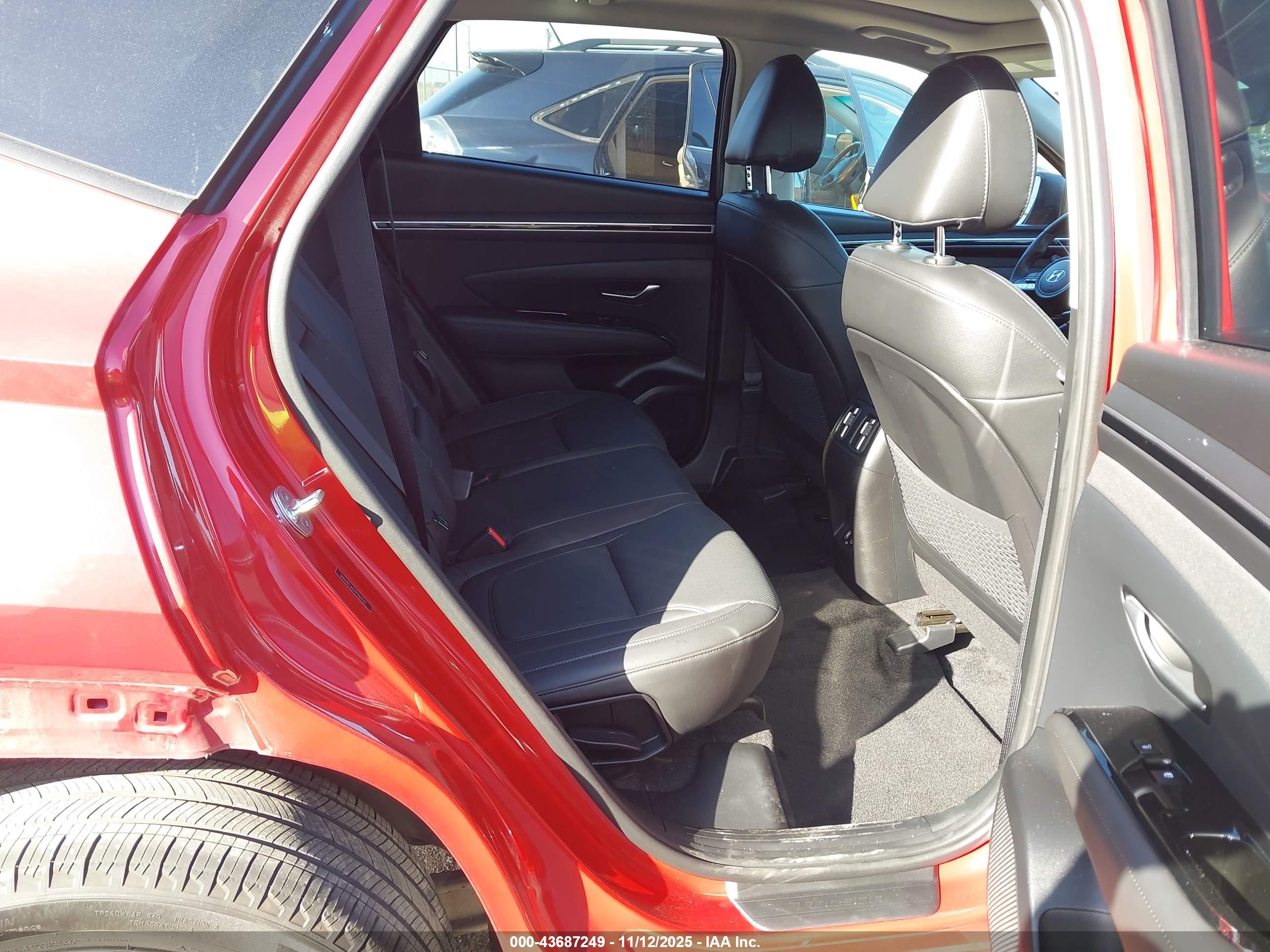 HYUNDAI TUCSON image 8