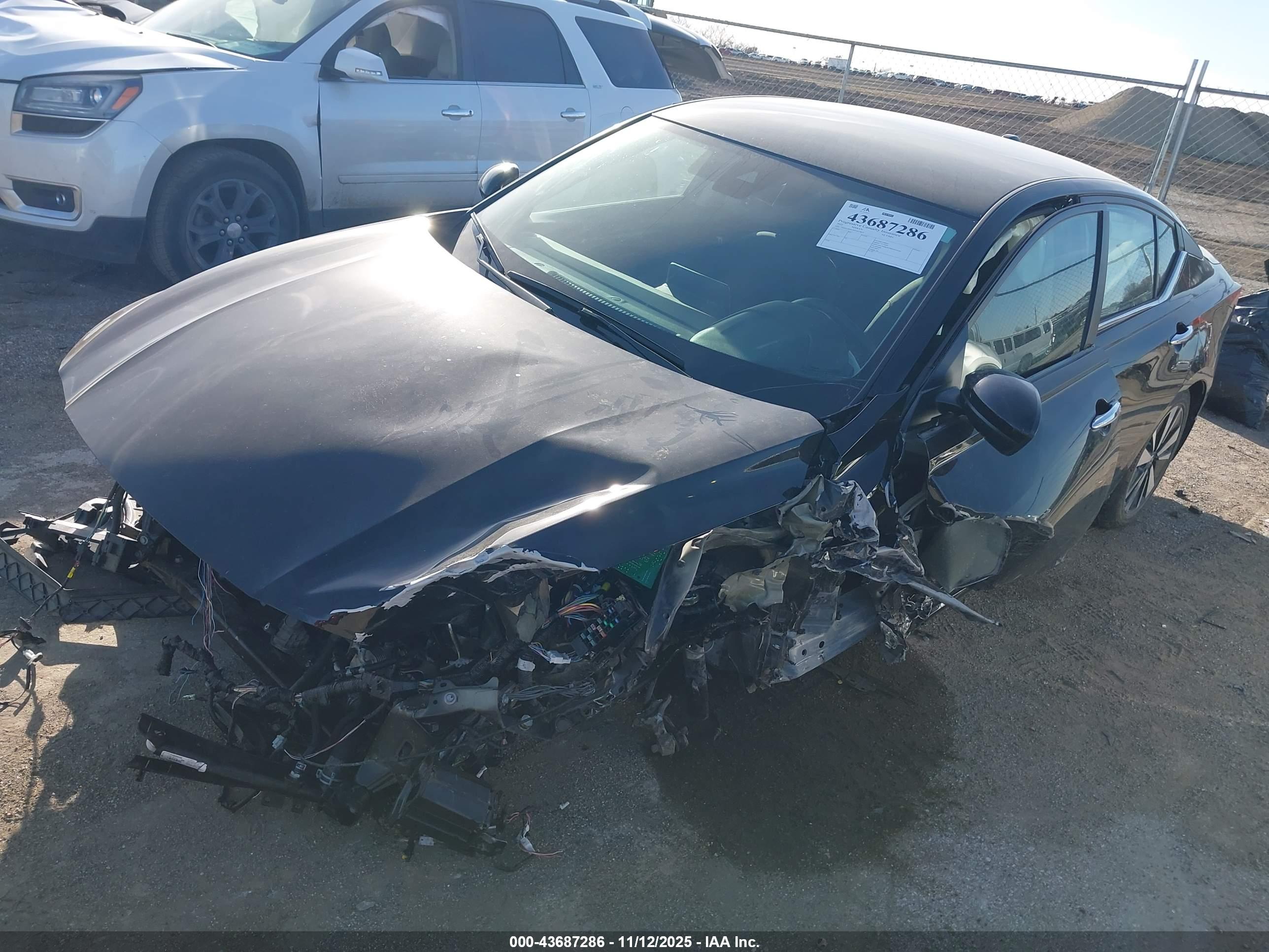 NISSAN ALTIMA image 2