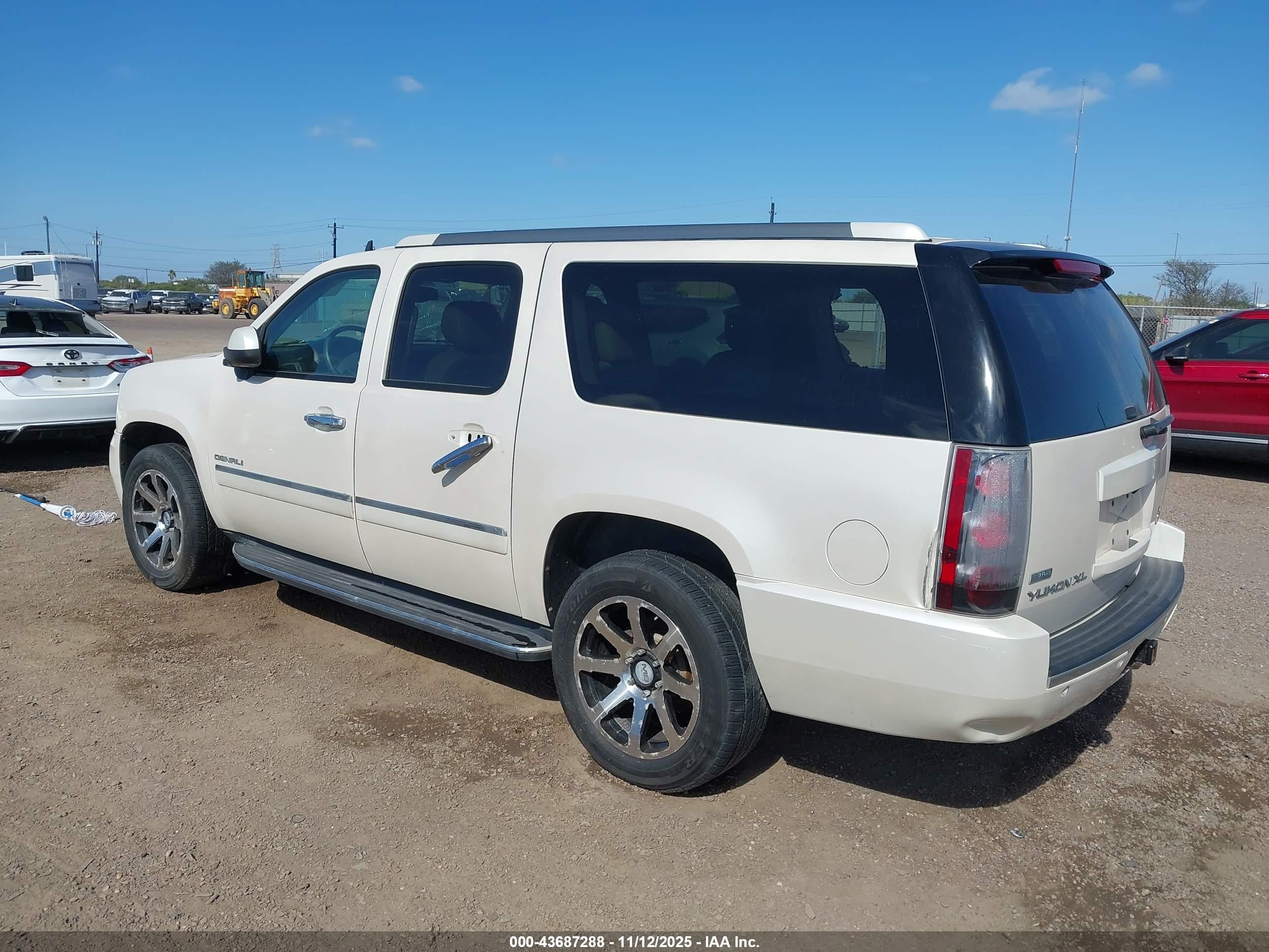 GMC YUKON image 3