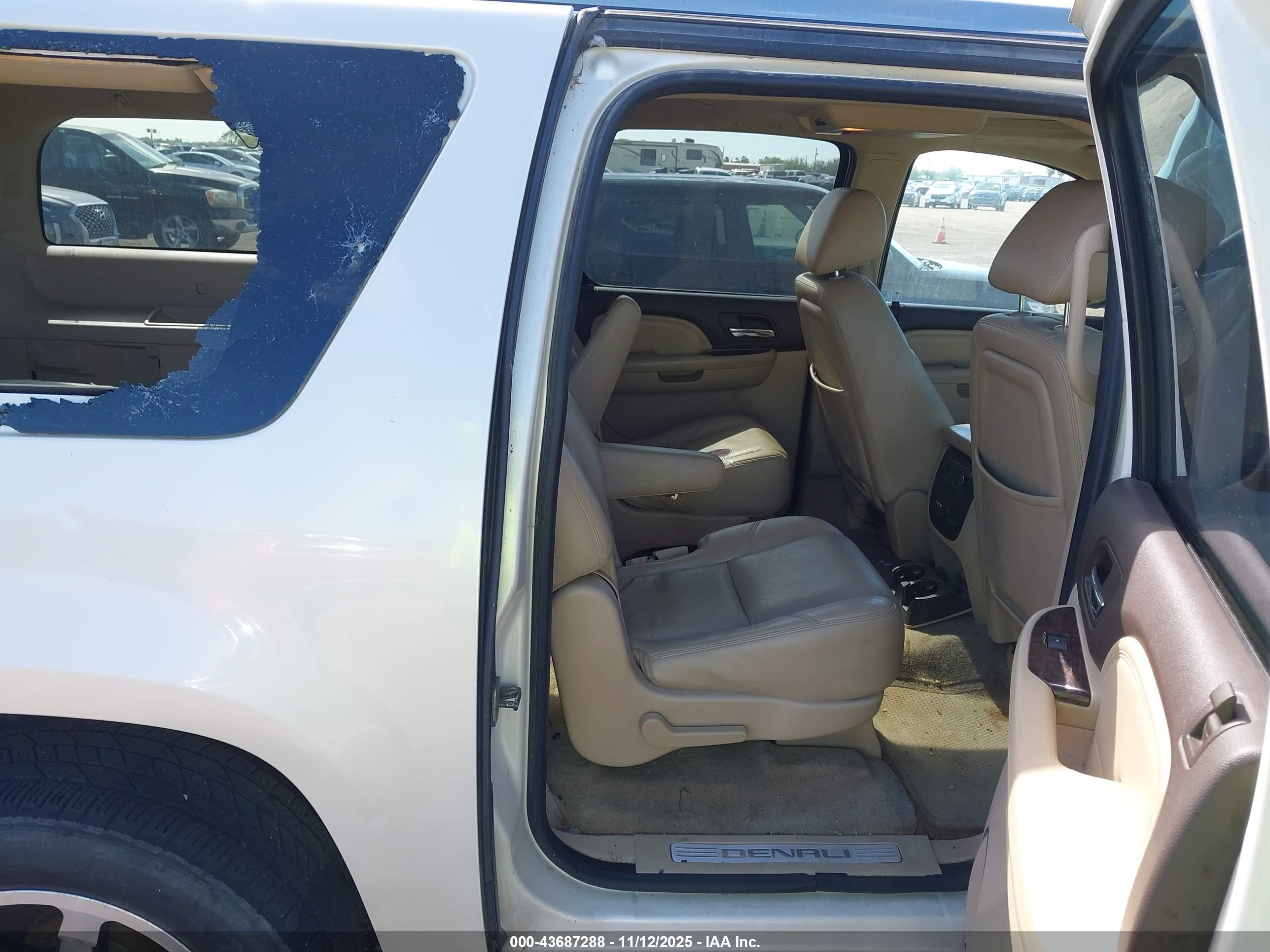 GMC YUKON image 8