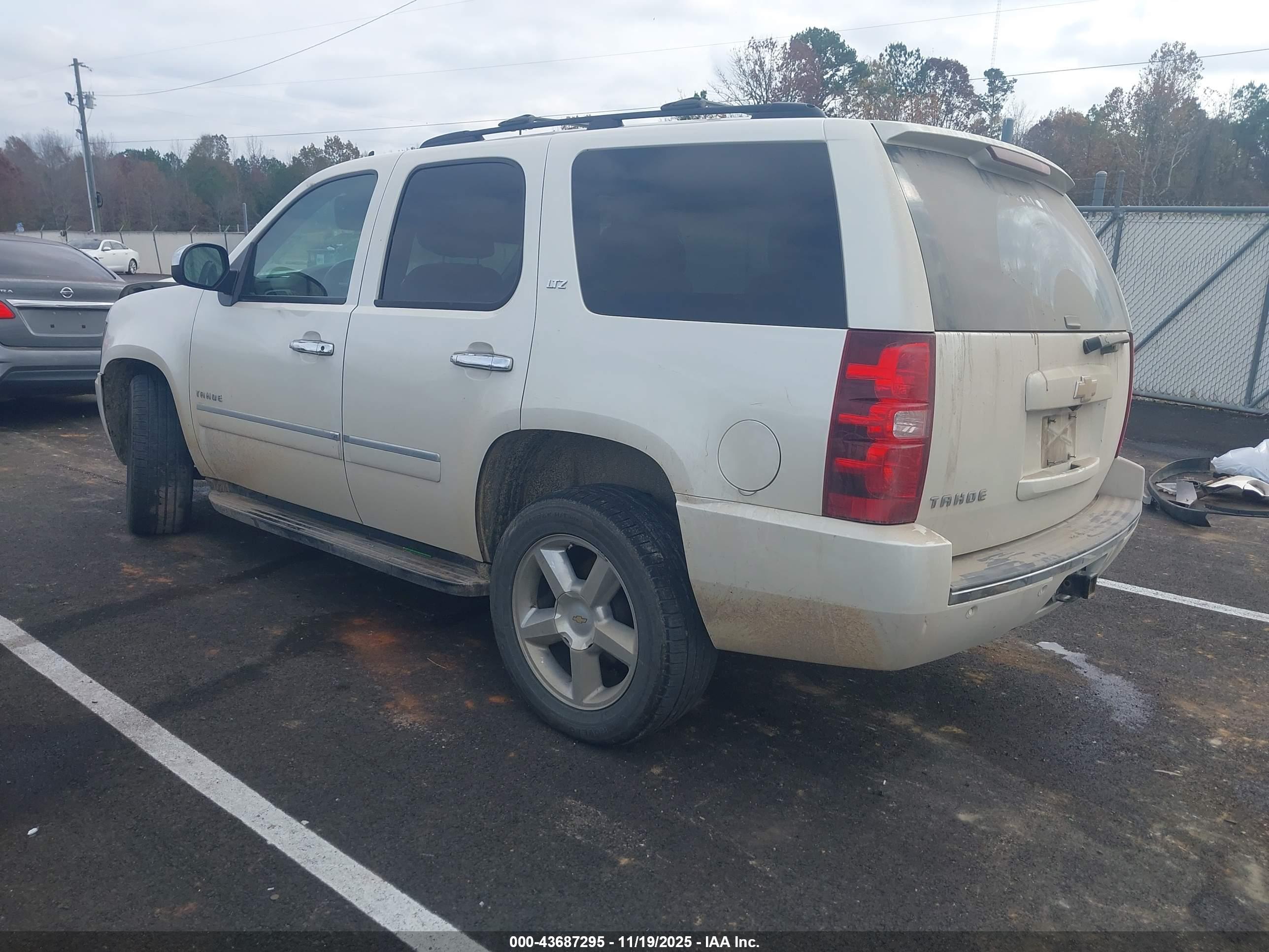 CHEVROLET TAHOE image 3