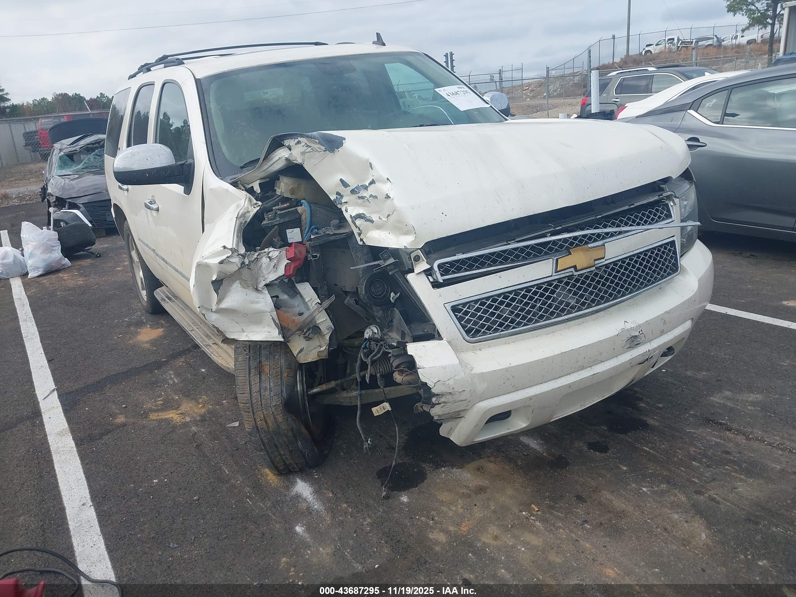 CHEVROLET TAHOE image 6