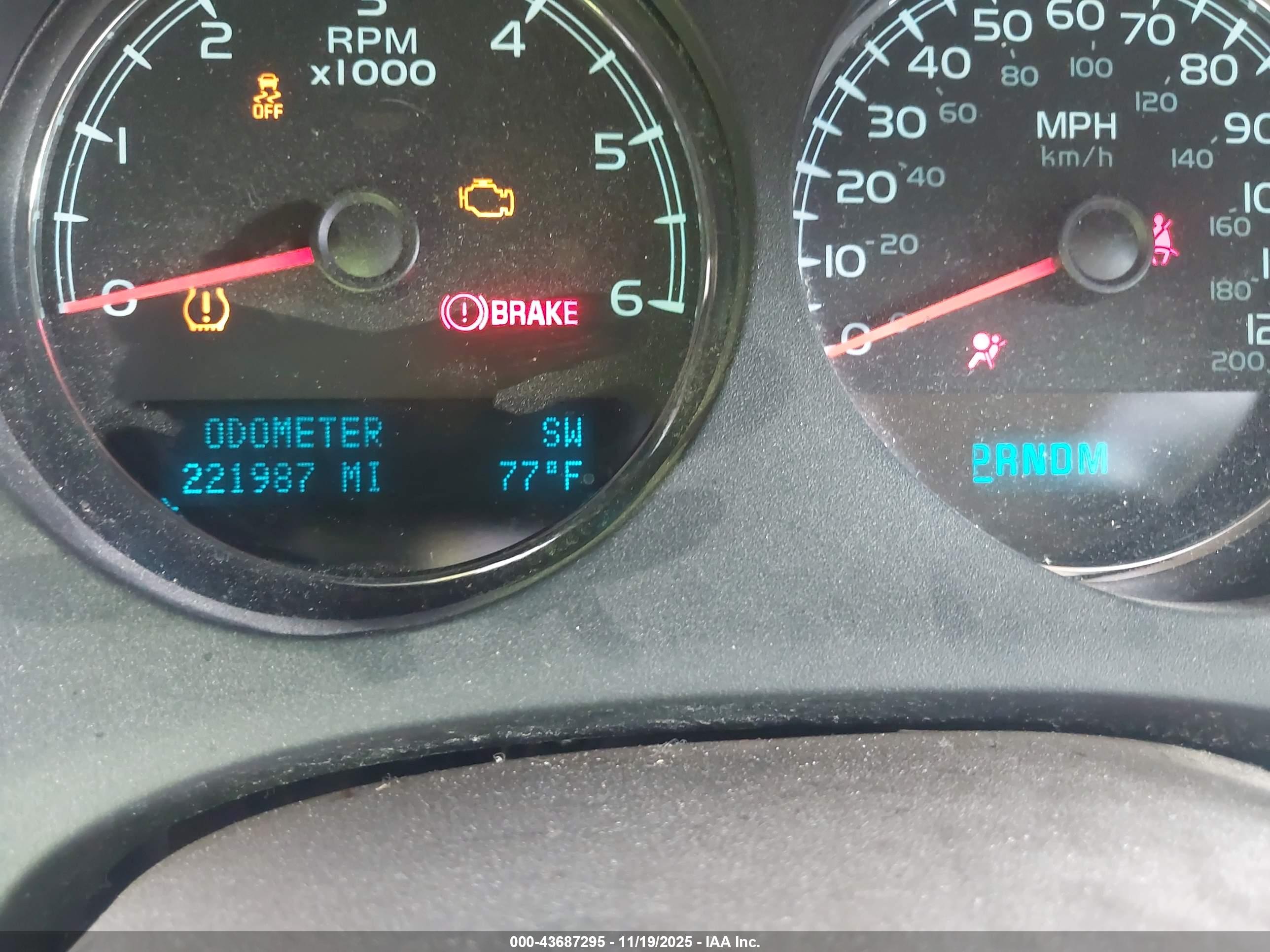 CHEVROLET TAHOE image 7