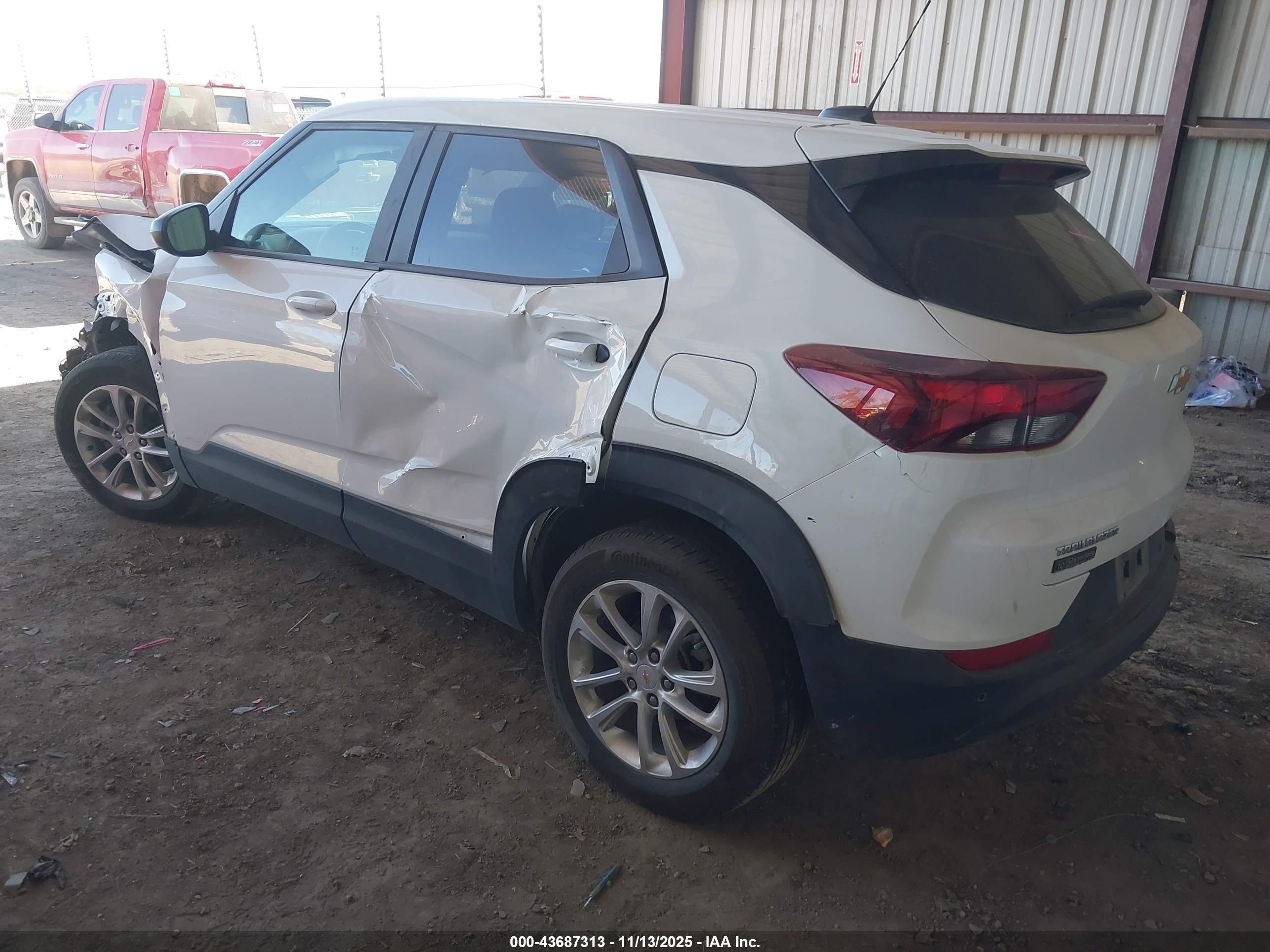 CHEVROLET TRAILBLAZER image 3
