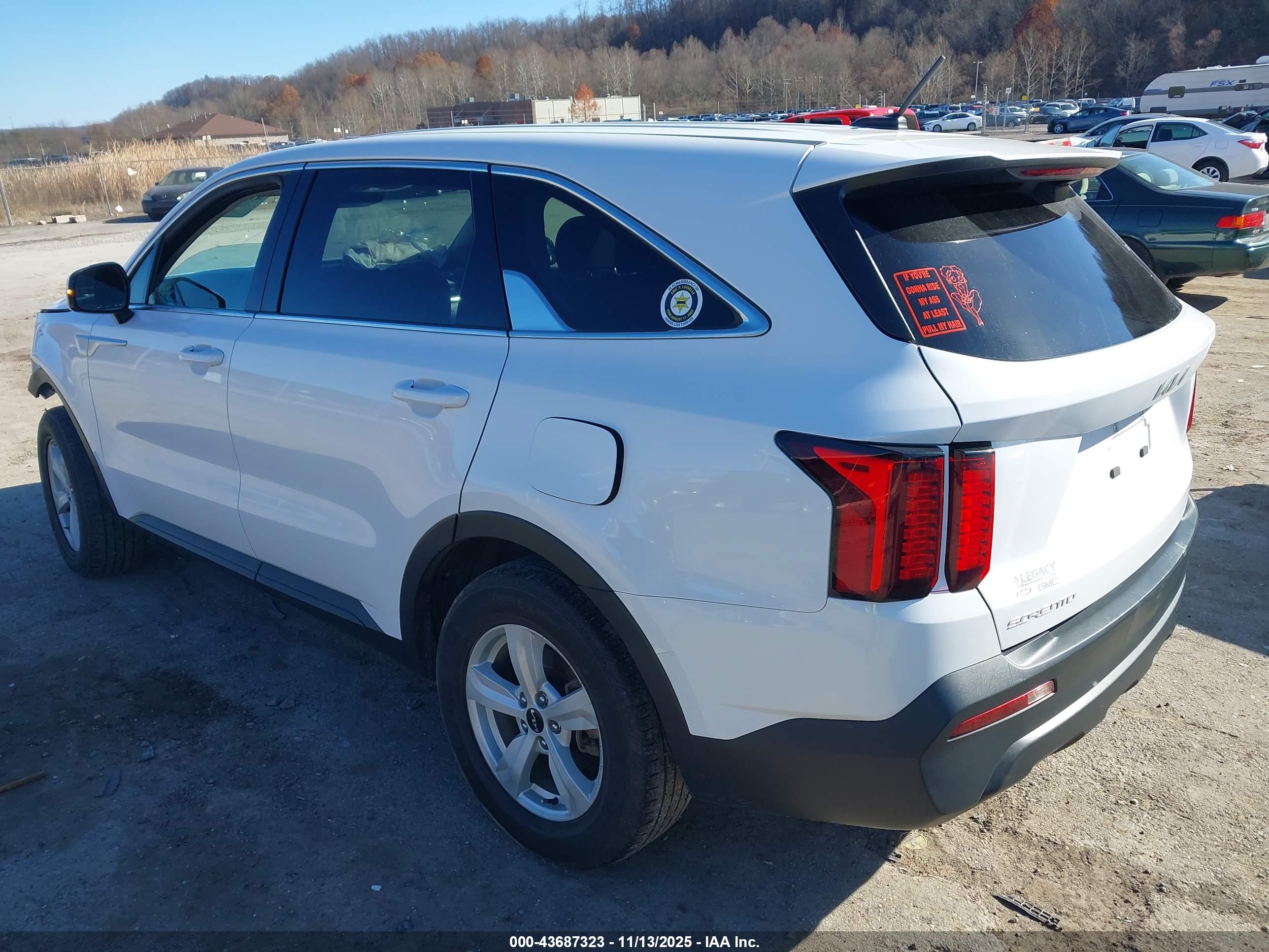 KIA SORENTO image 3