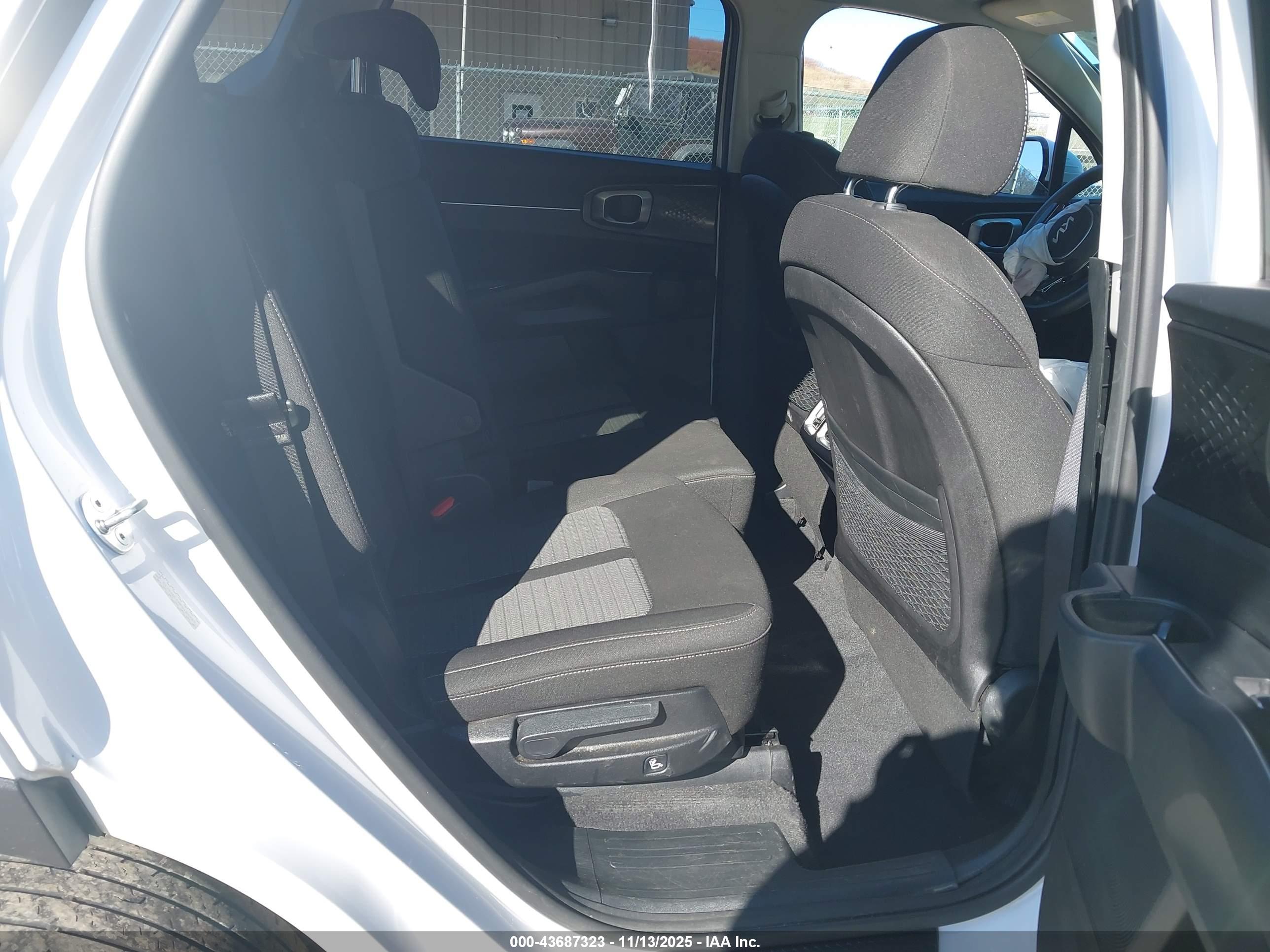 KIA SORENTO image 8