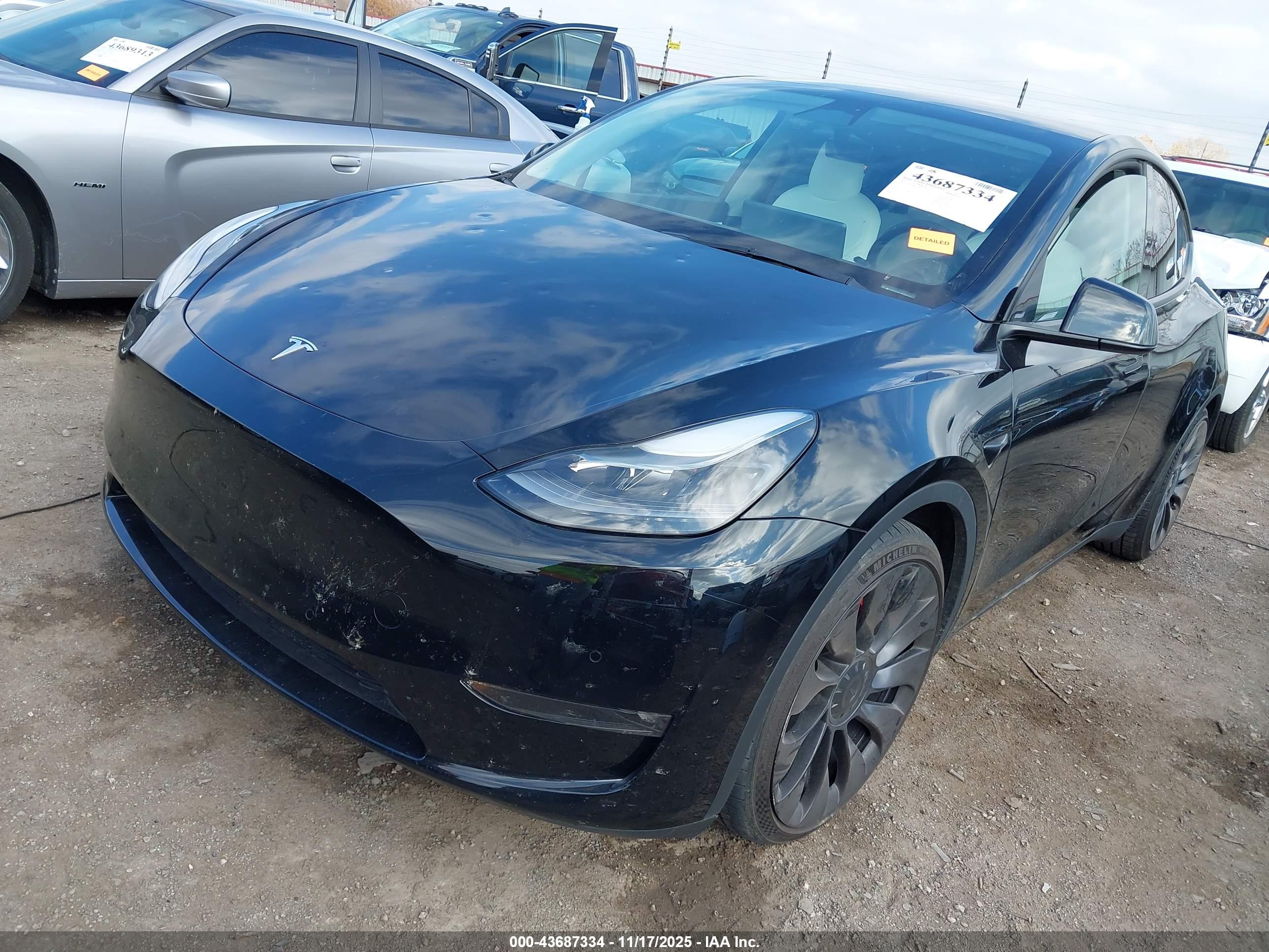 TESLA MODEL image 2