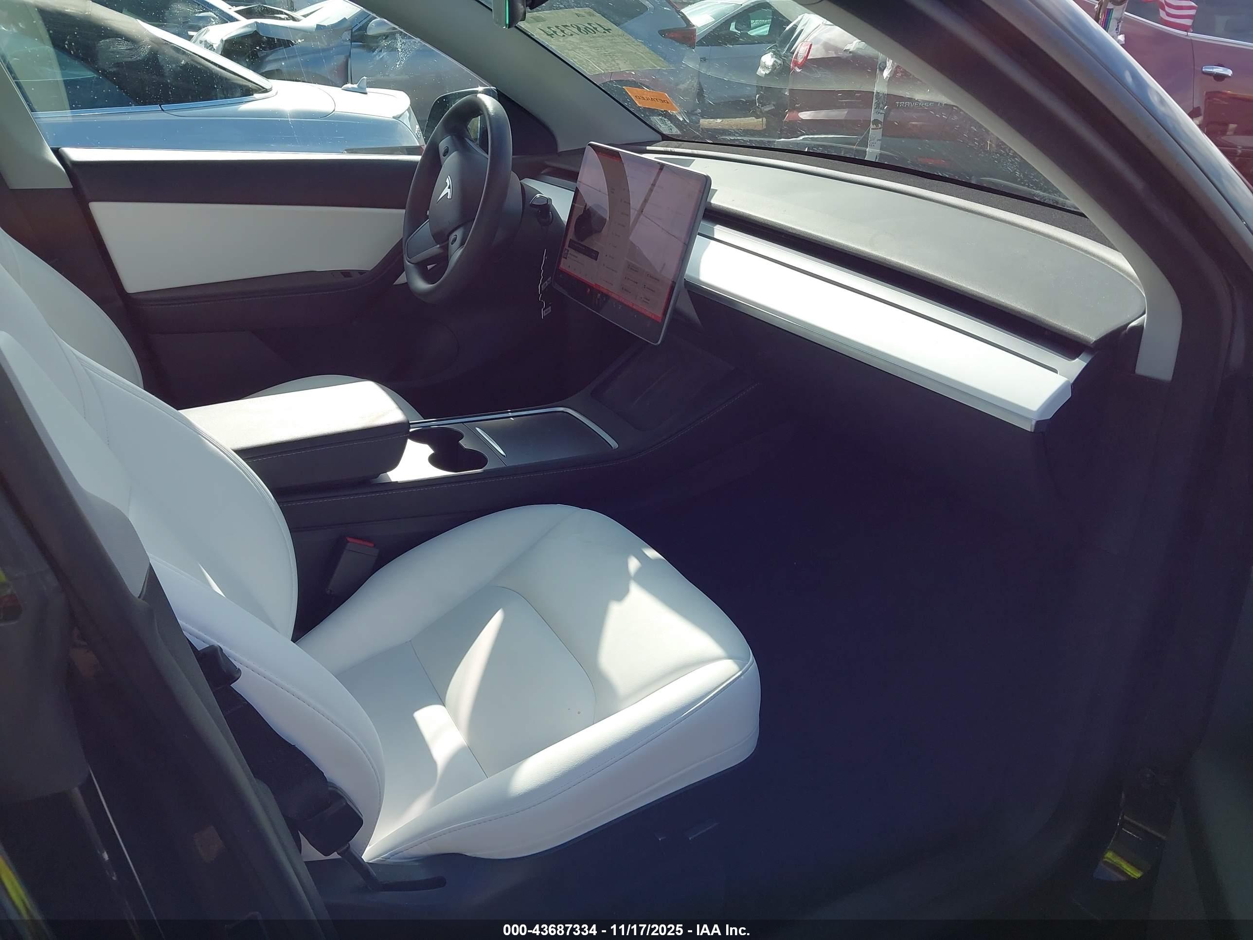 TESLA MODEL image 5