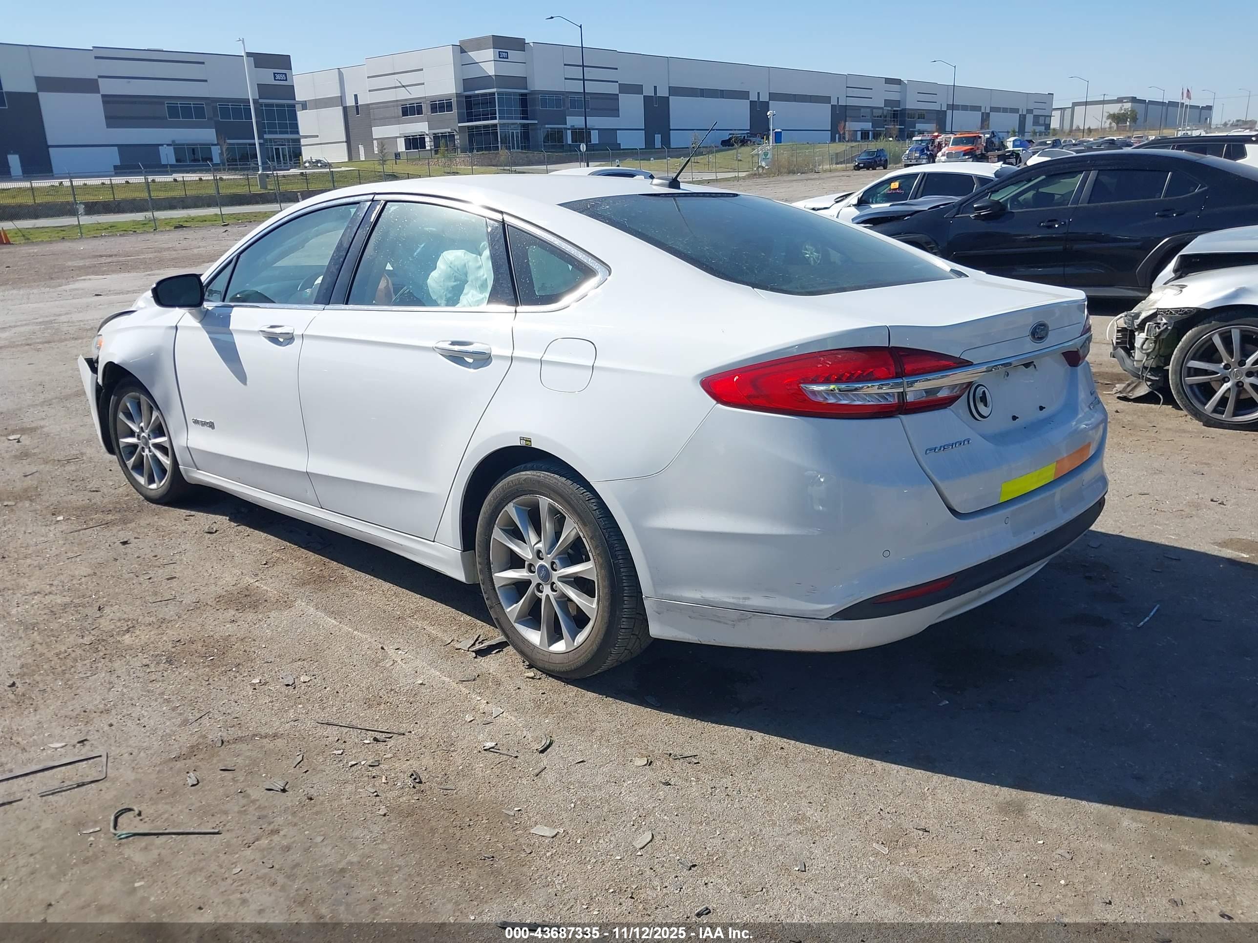FORD FUSION image 3