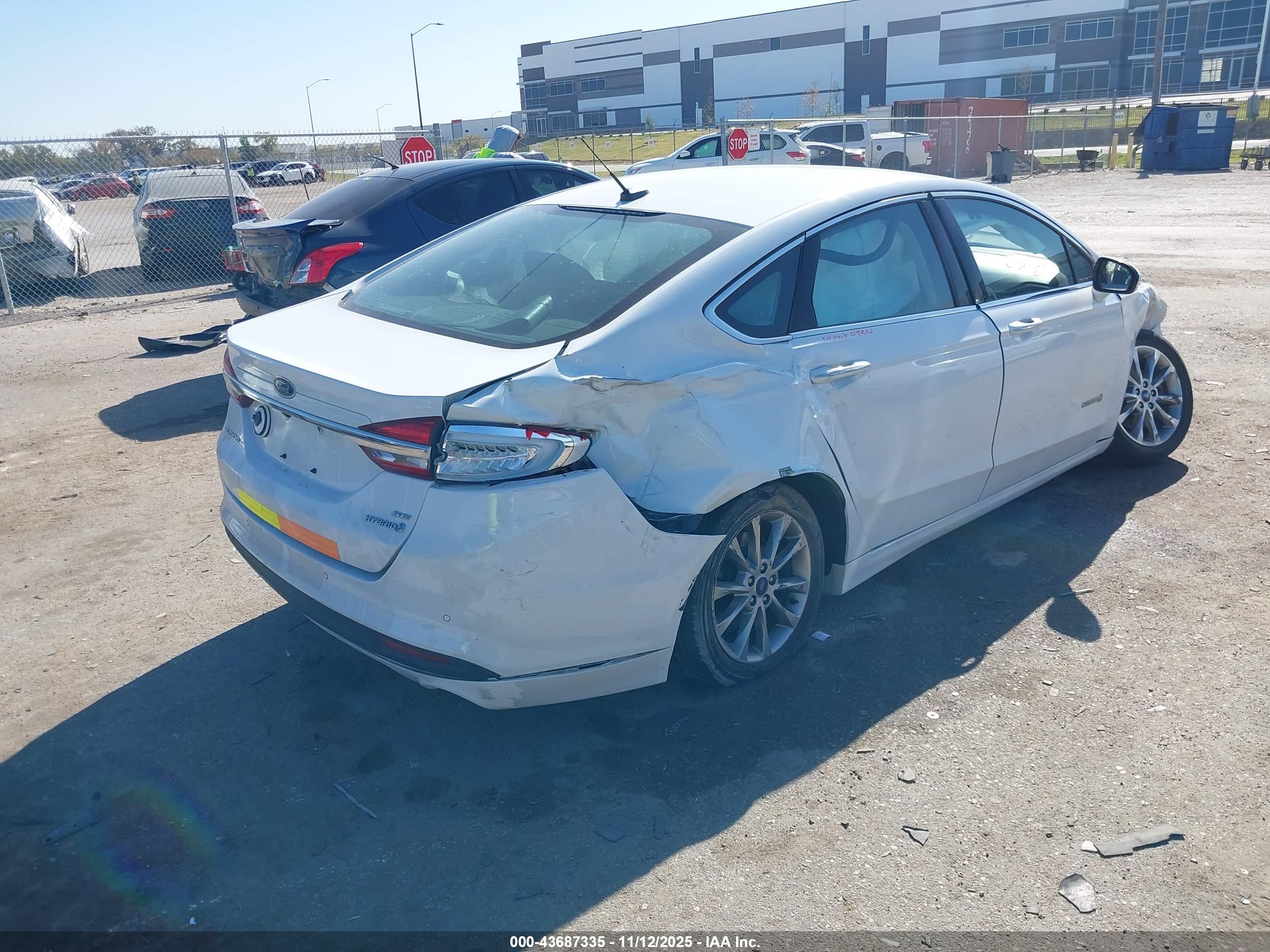 FORD FUSION image 4