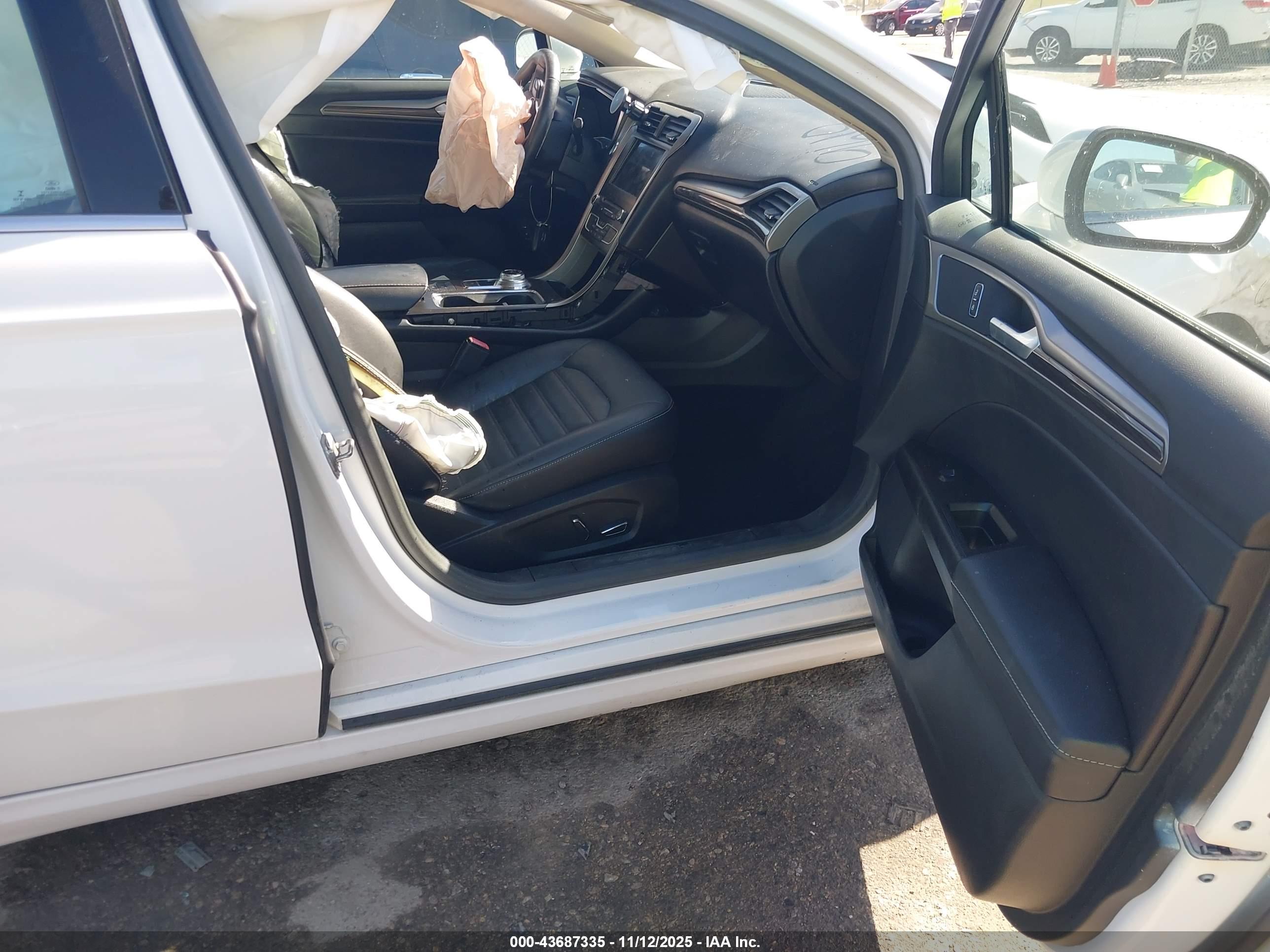 FORD FUSION image 5