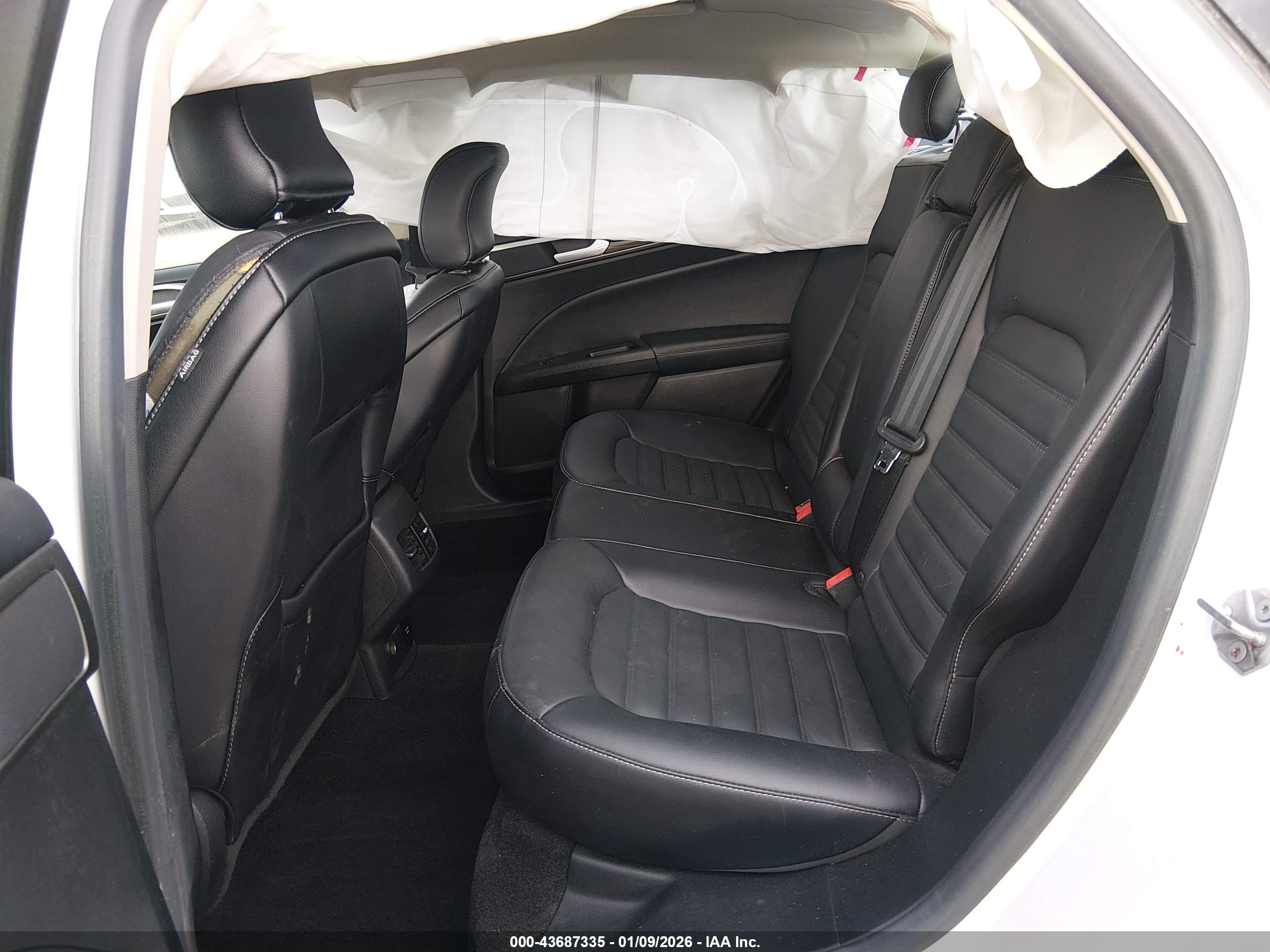 FORD FUSION image 8