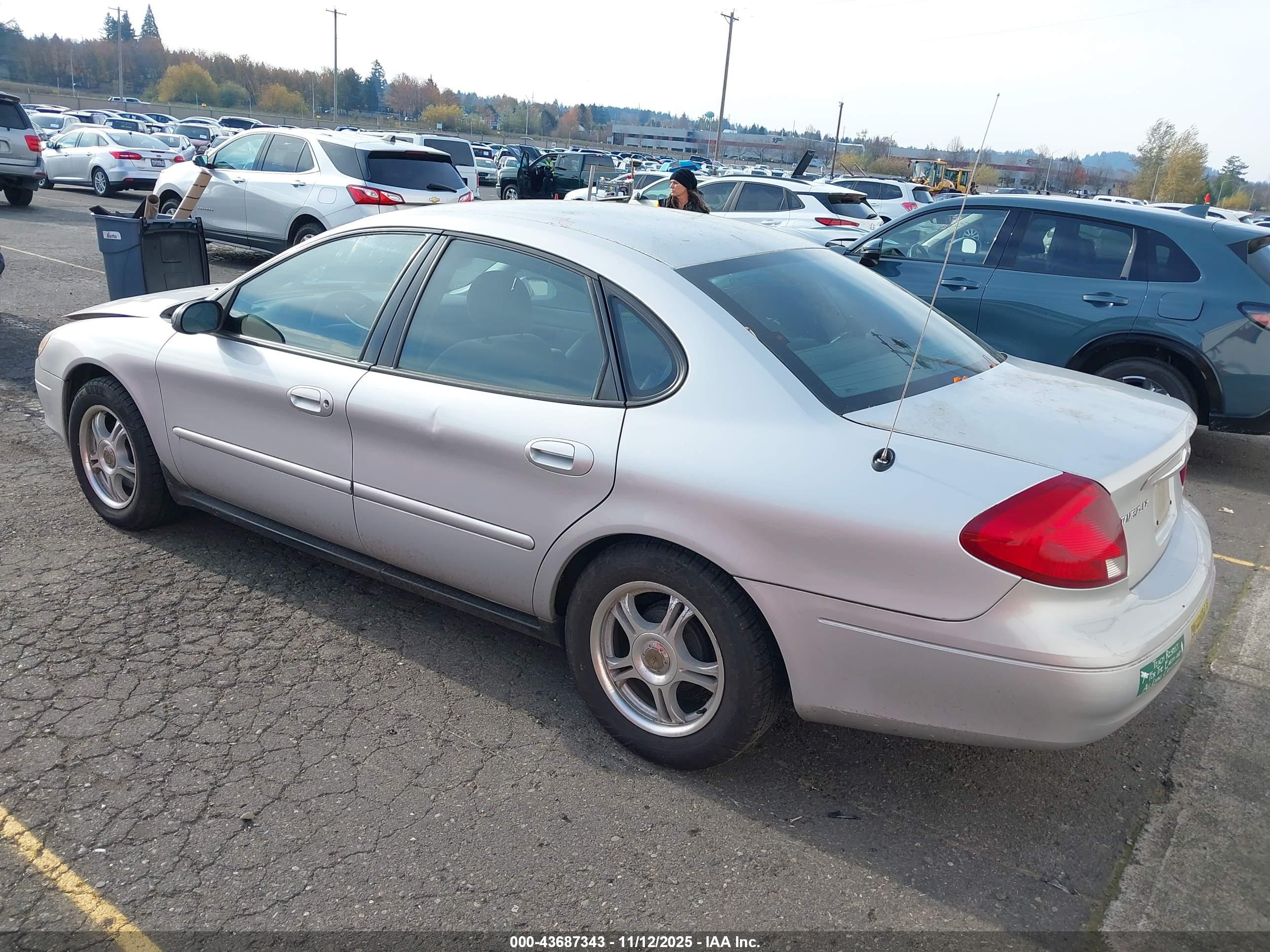 FORD TAURUS image 3