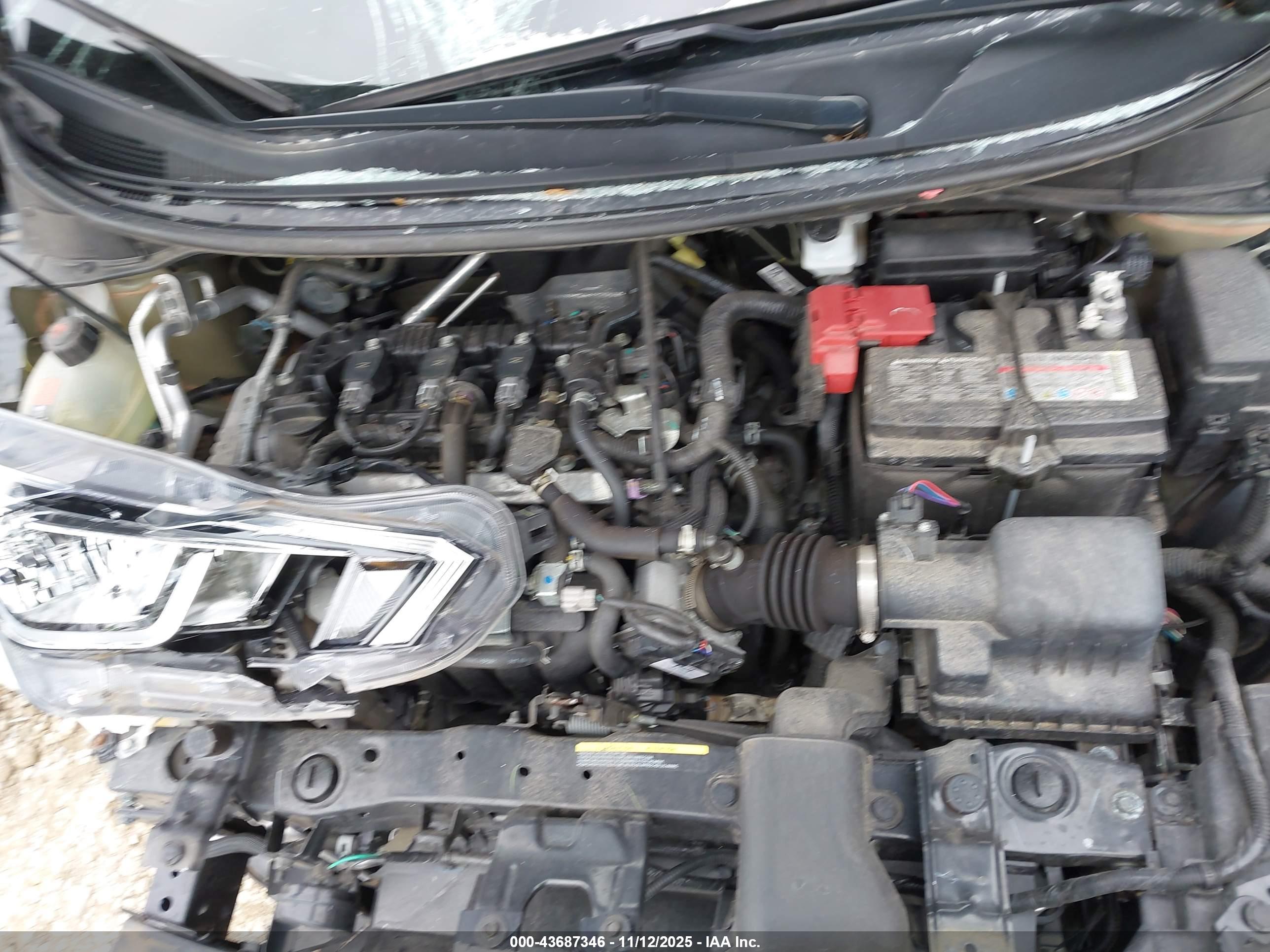 NISSAN VERSA image 10
