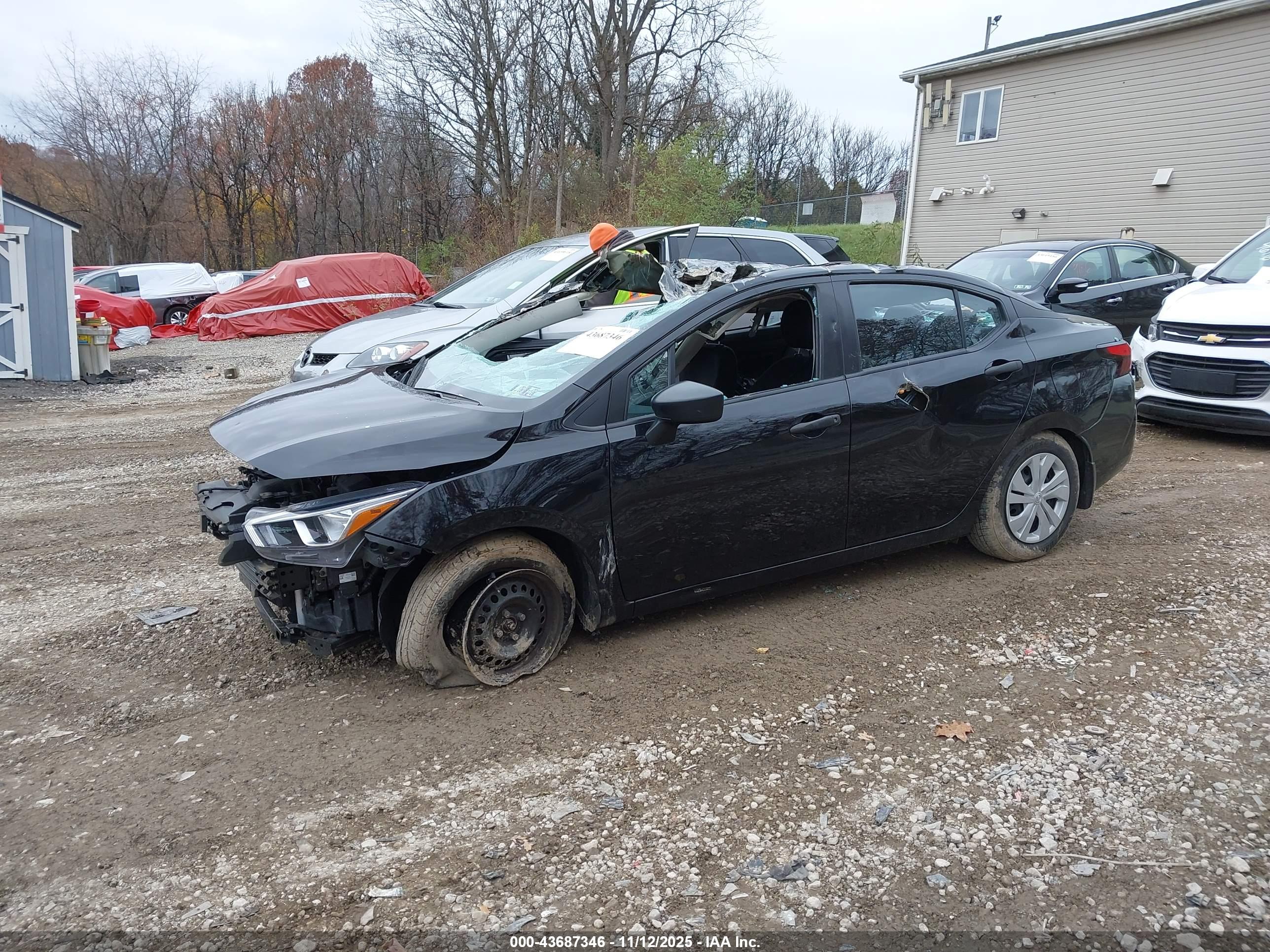 NISSAN VERSA image 2
