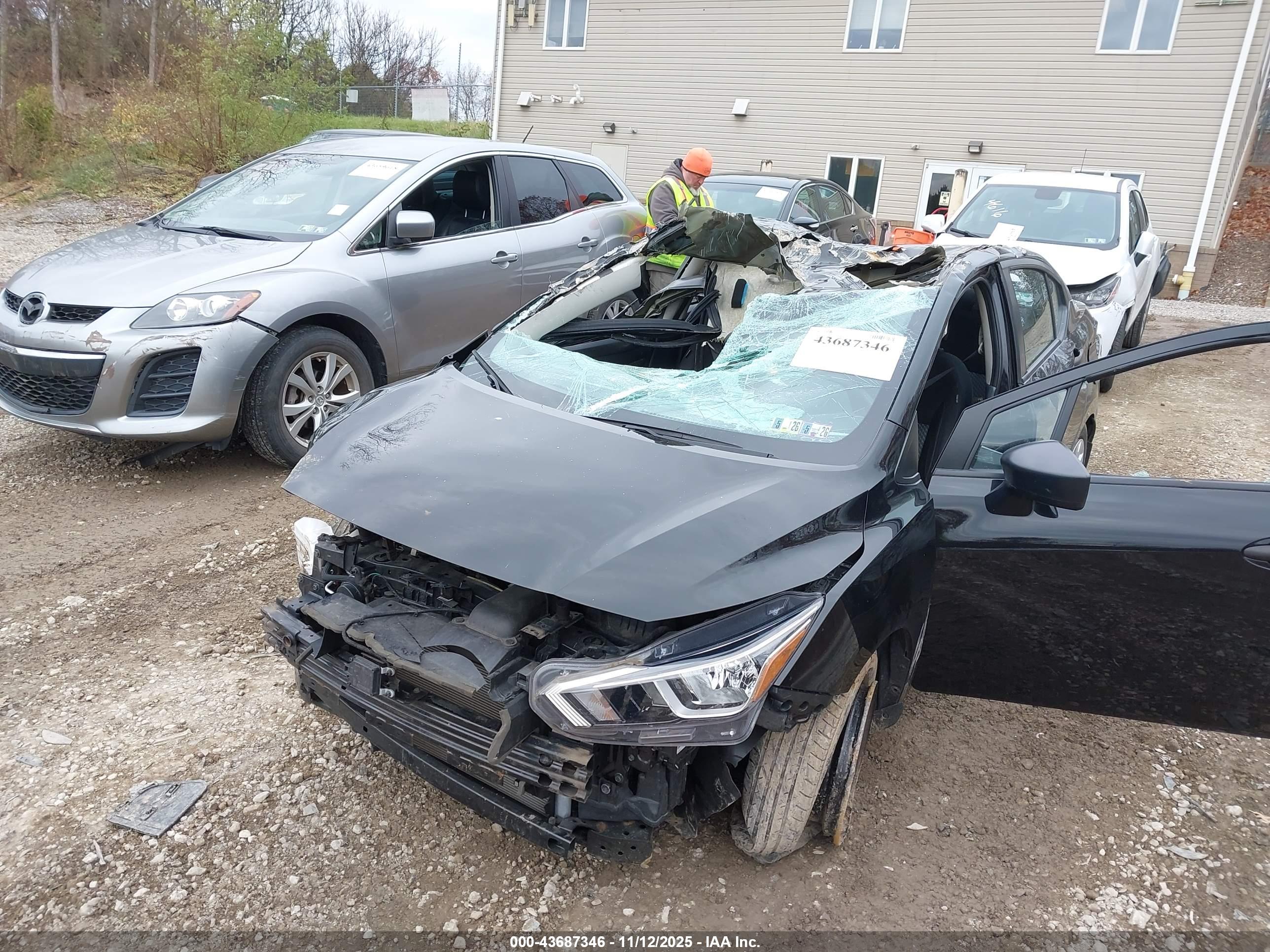 NISSAN VERSA image 6