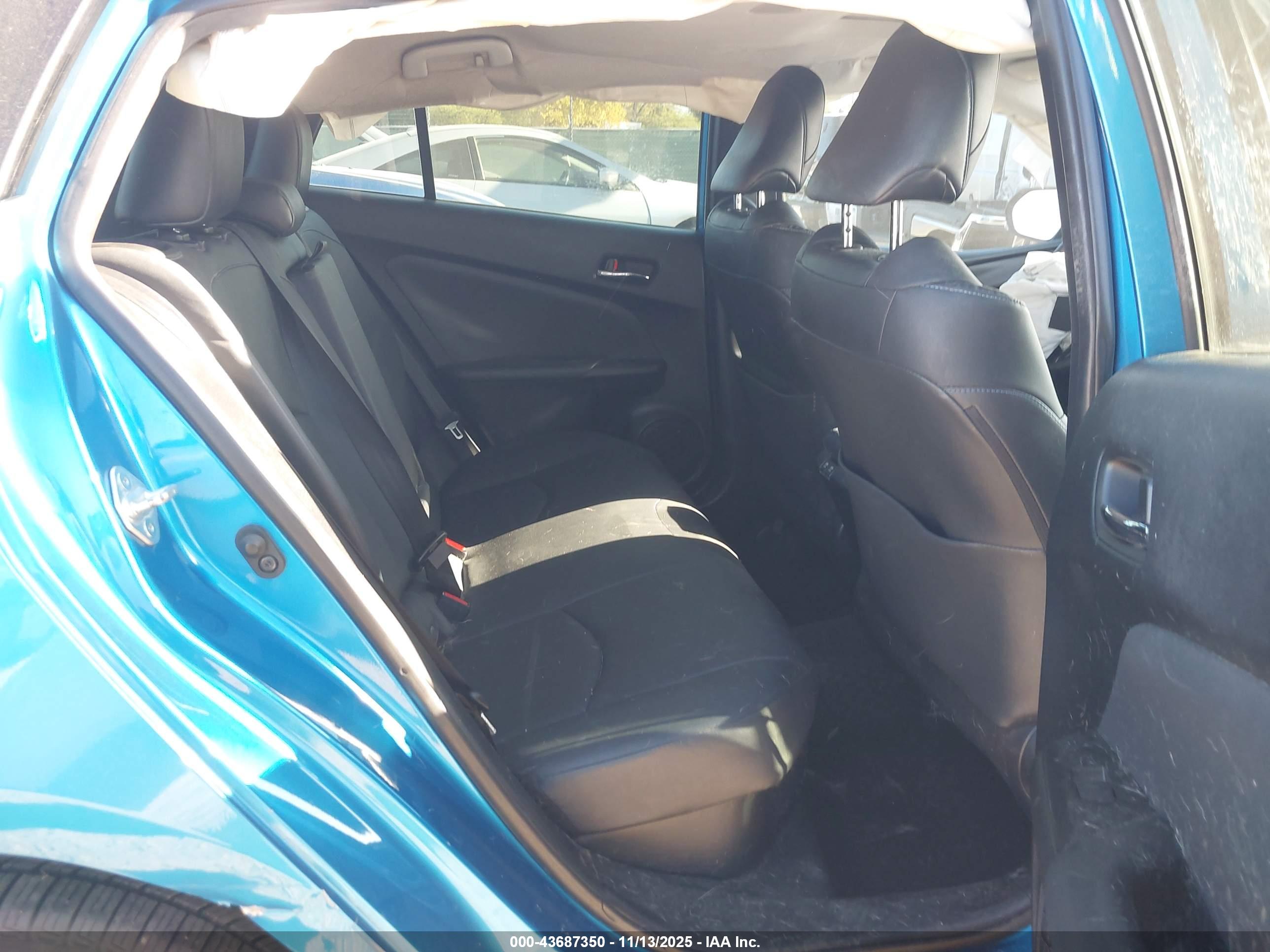 TOYOTA PRIUS image 8