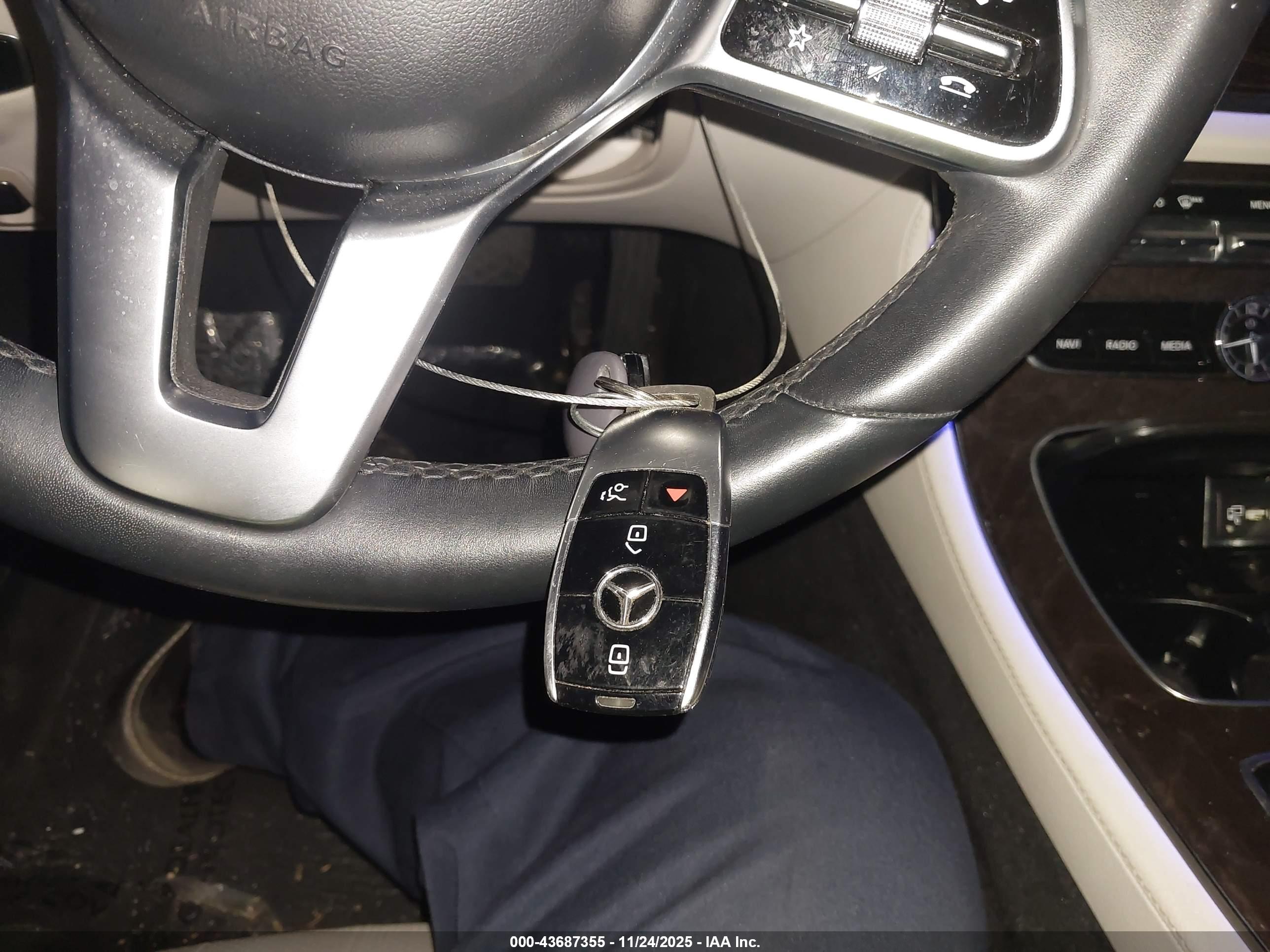 MERCEDES-BENZ E image 11