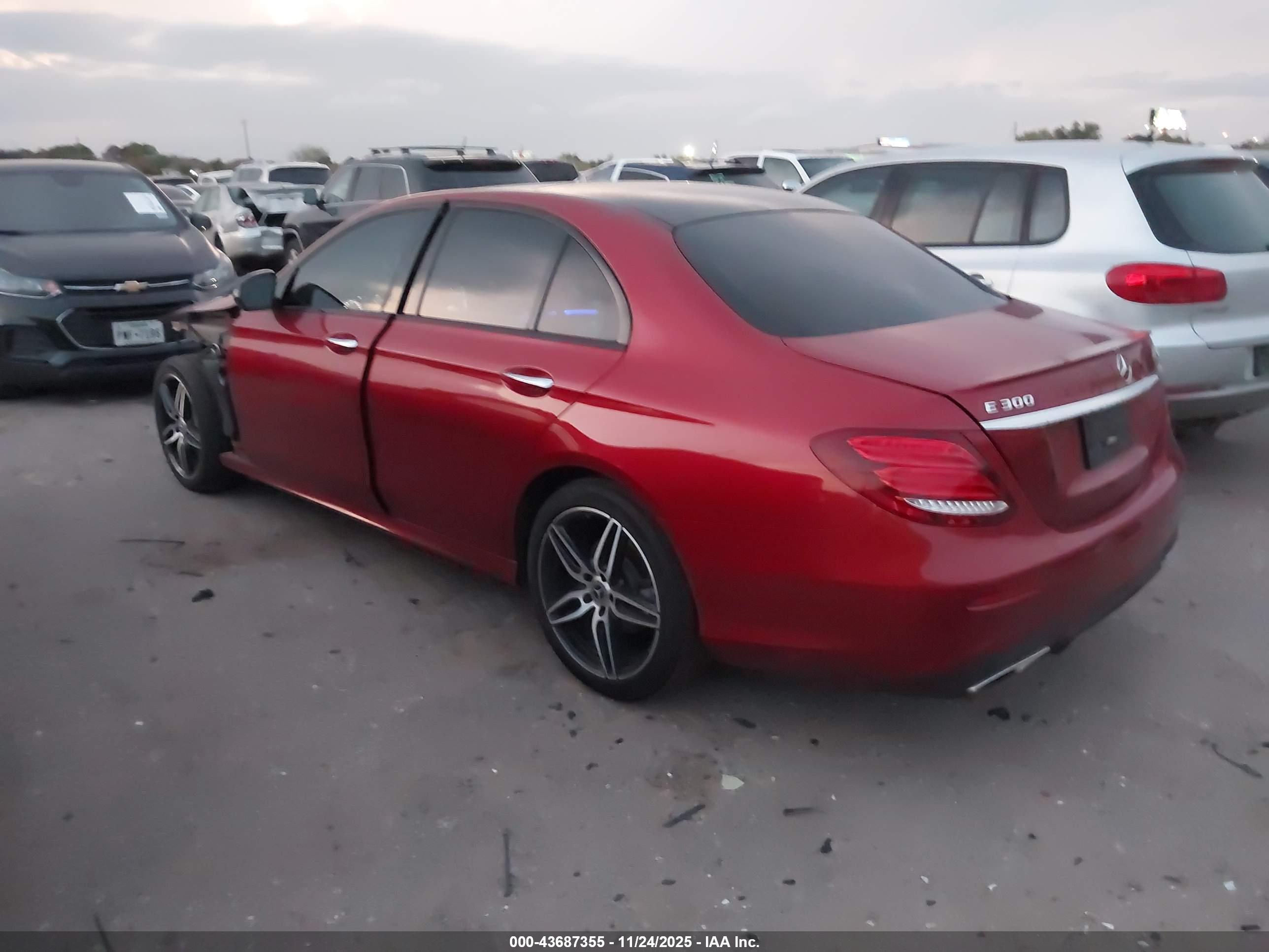 MERCEDES-BENZ E image 3