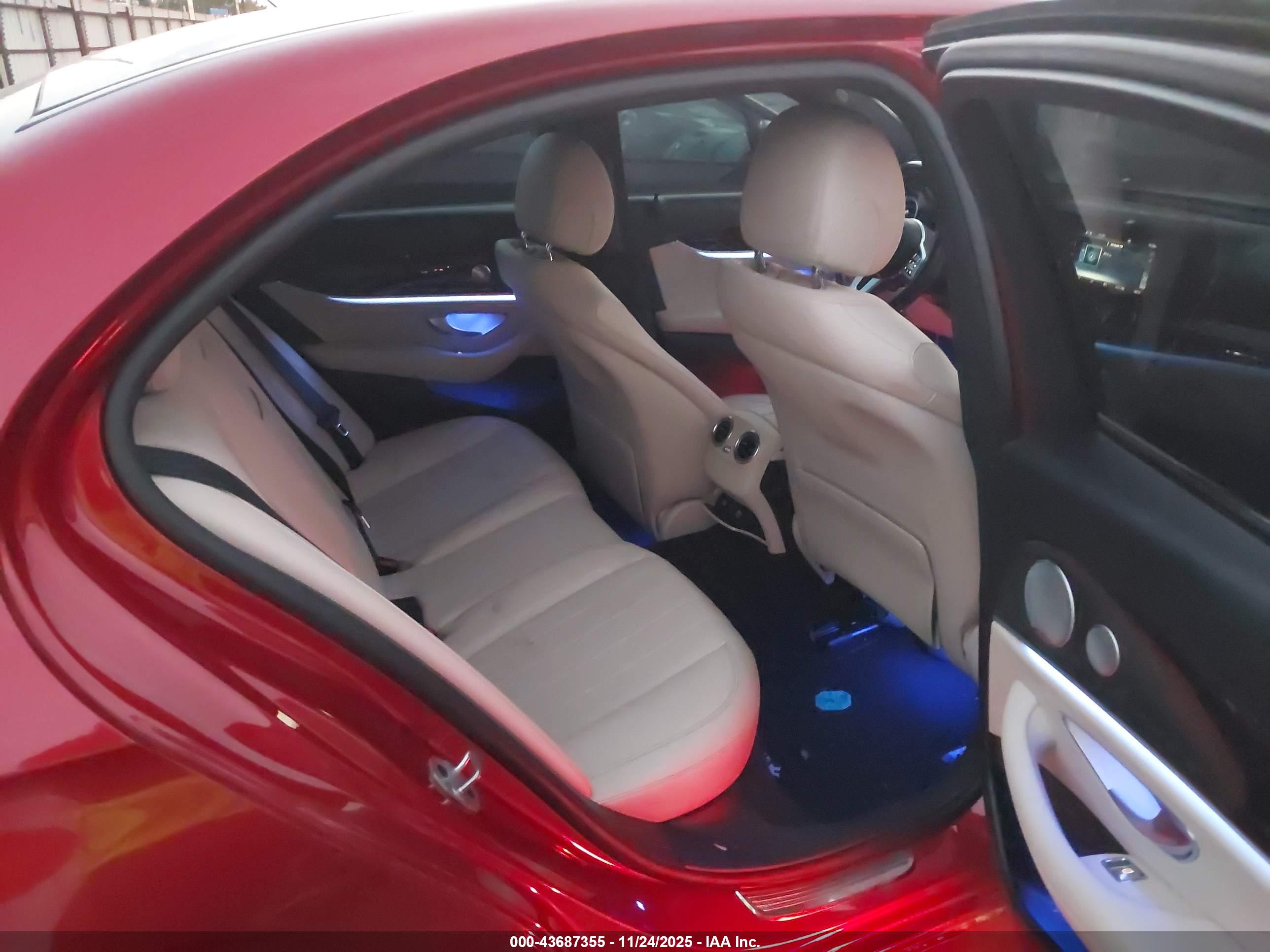 MERCEDES-BENZ E image 8