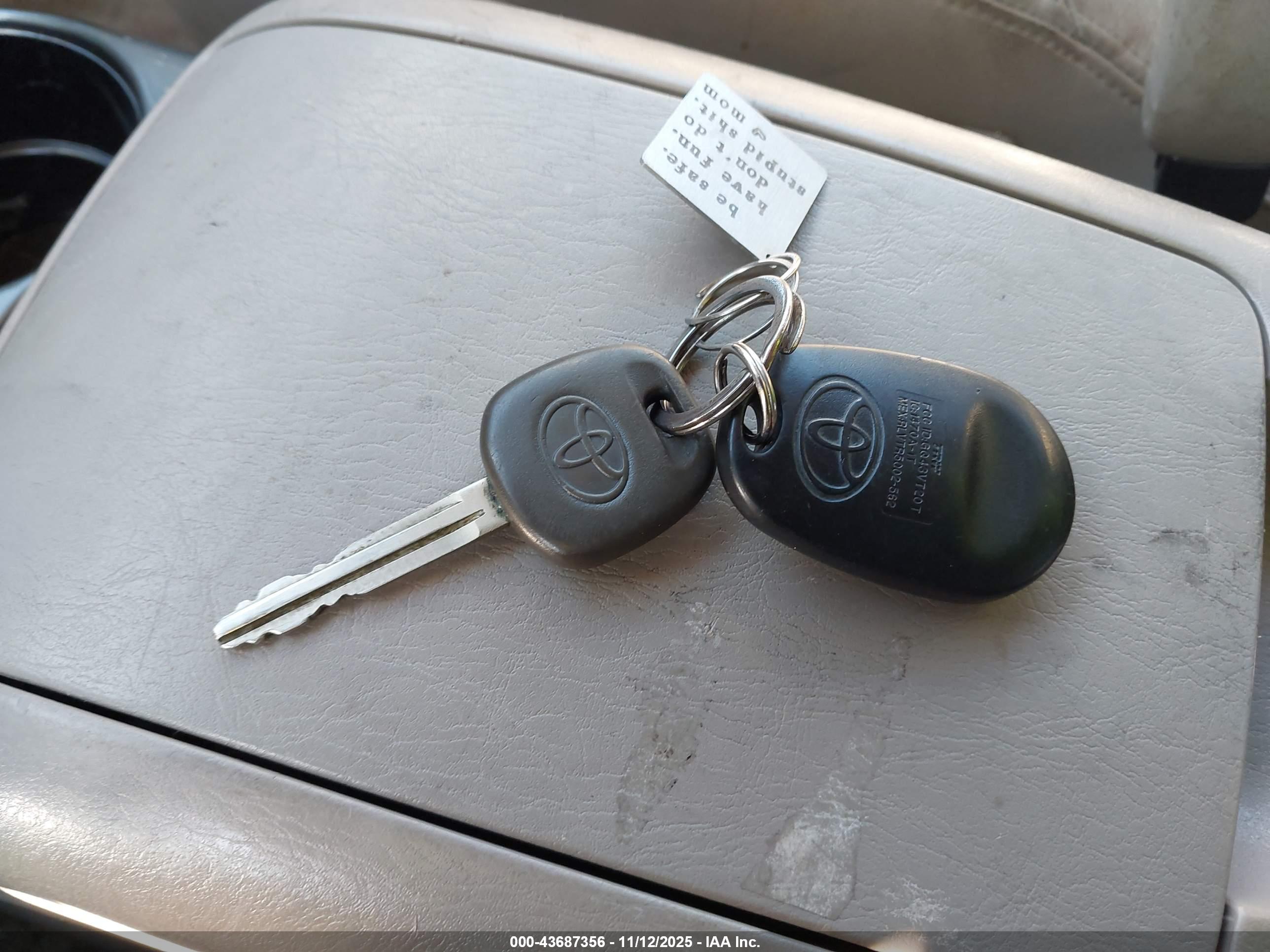 TOYOTA SIENNA image 11