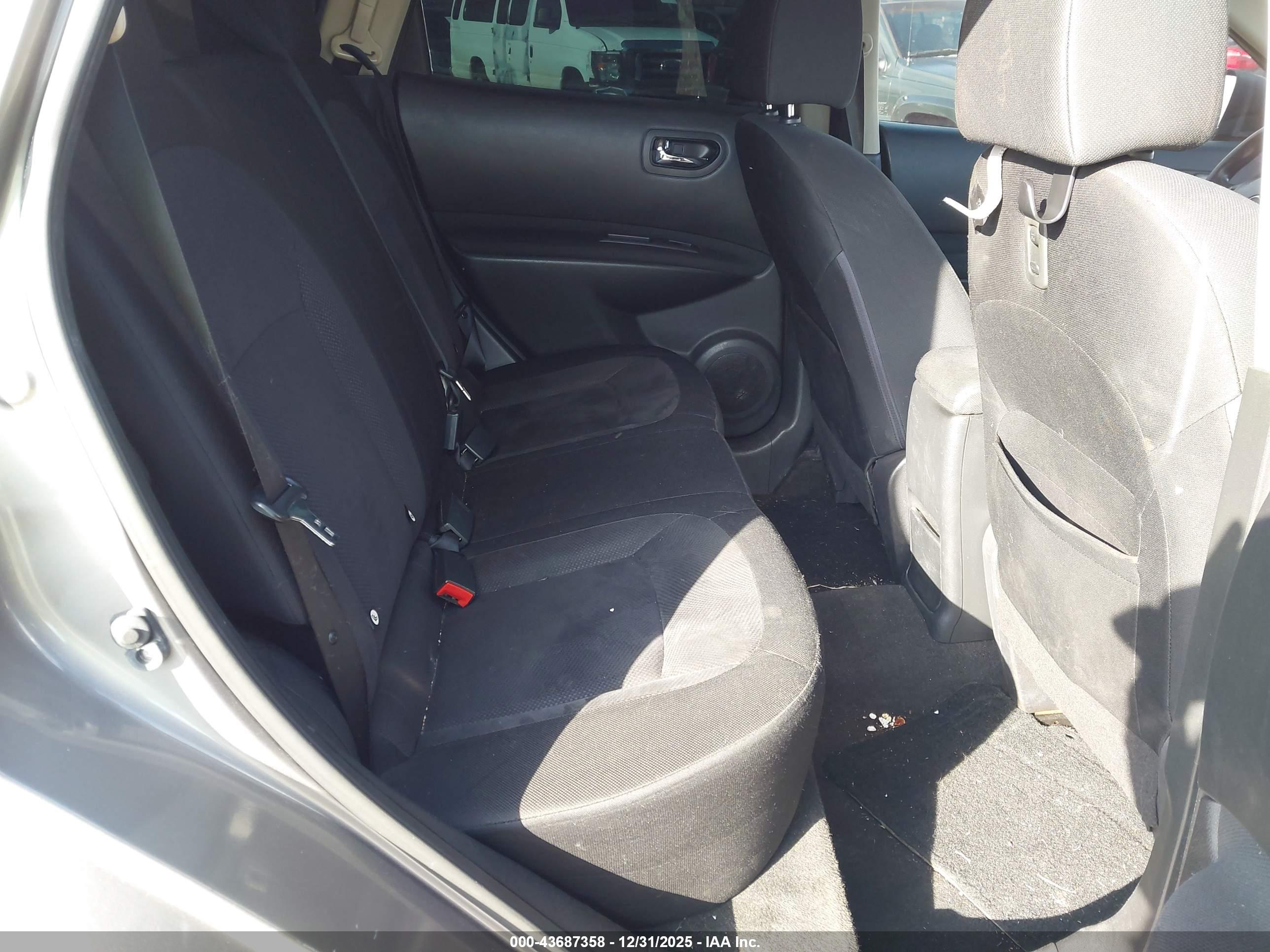 NISSAN ROGUE image 8
