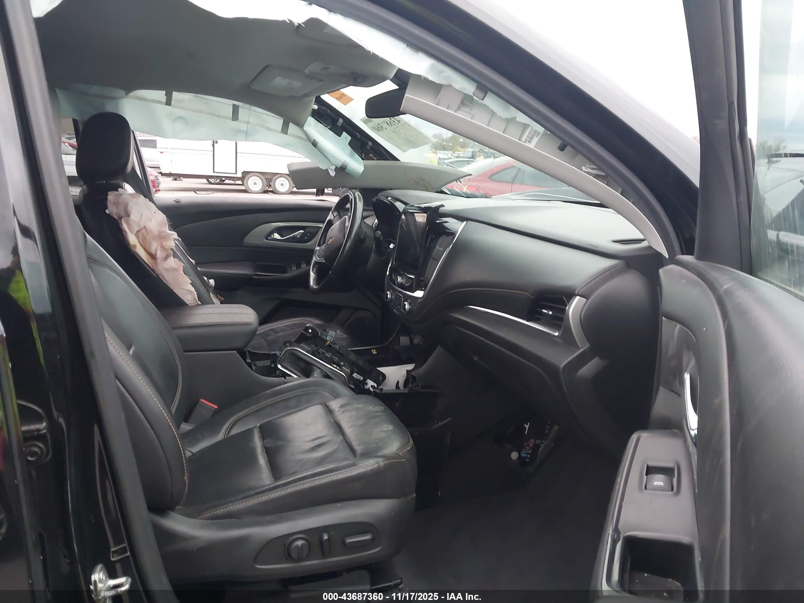 CHEVROLET TRAVERSE image 5