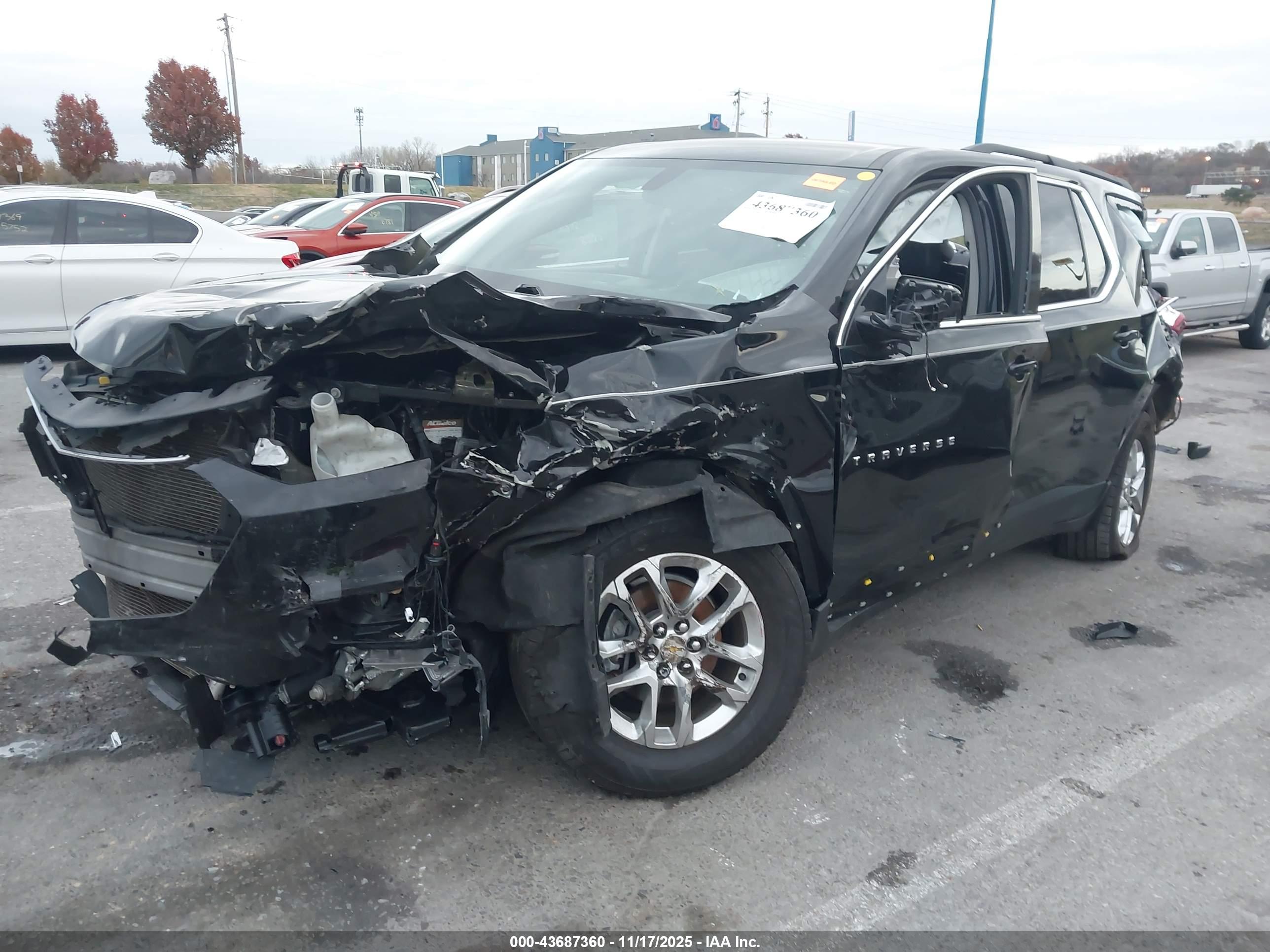 CHEVROLET TRAVERSE image 6