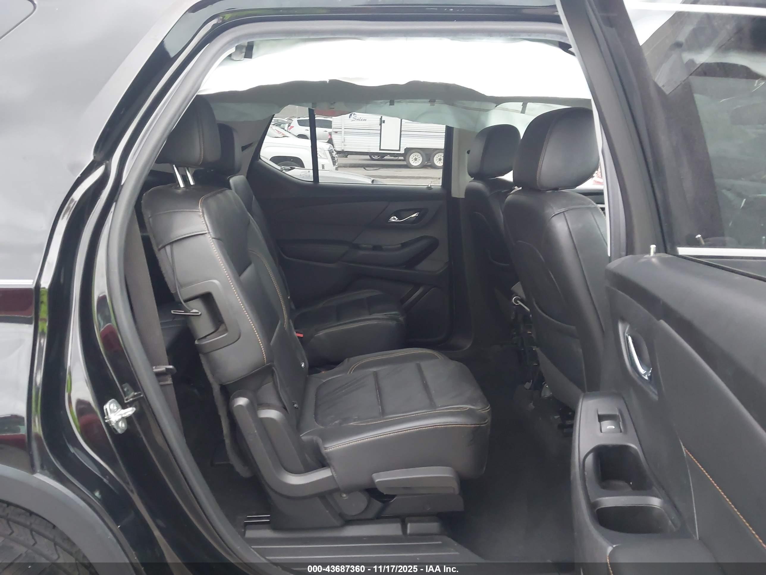 CHEVROLET TRAVERSE image 8