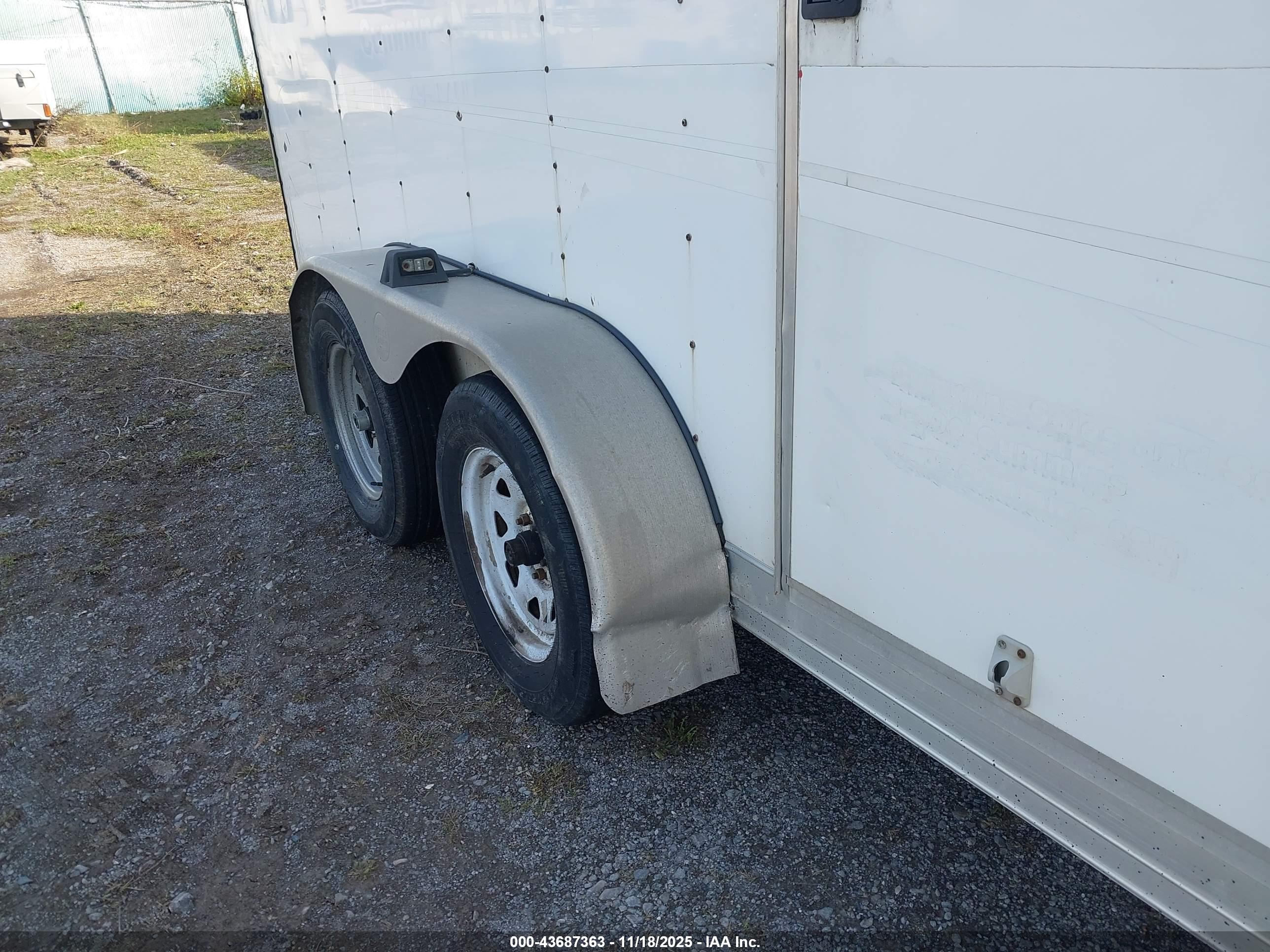 TRAILER TRAILER image 6