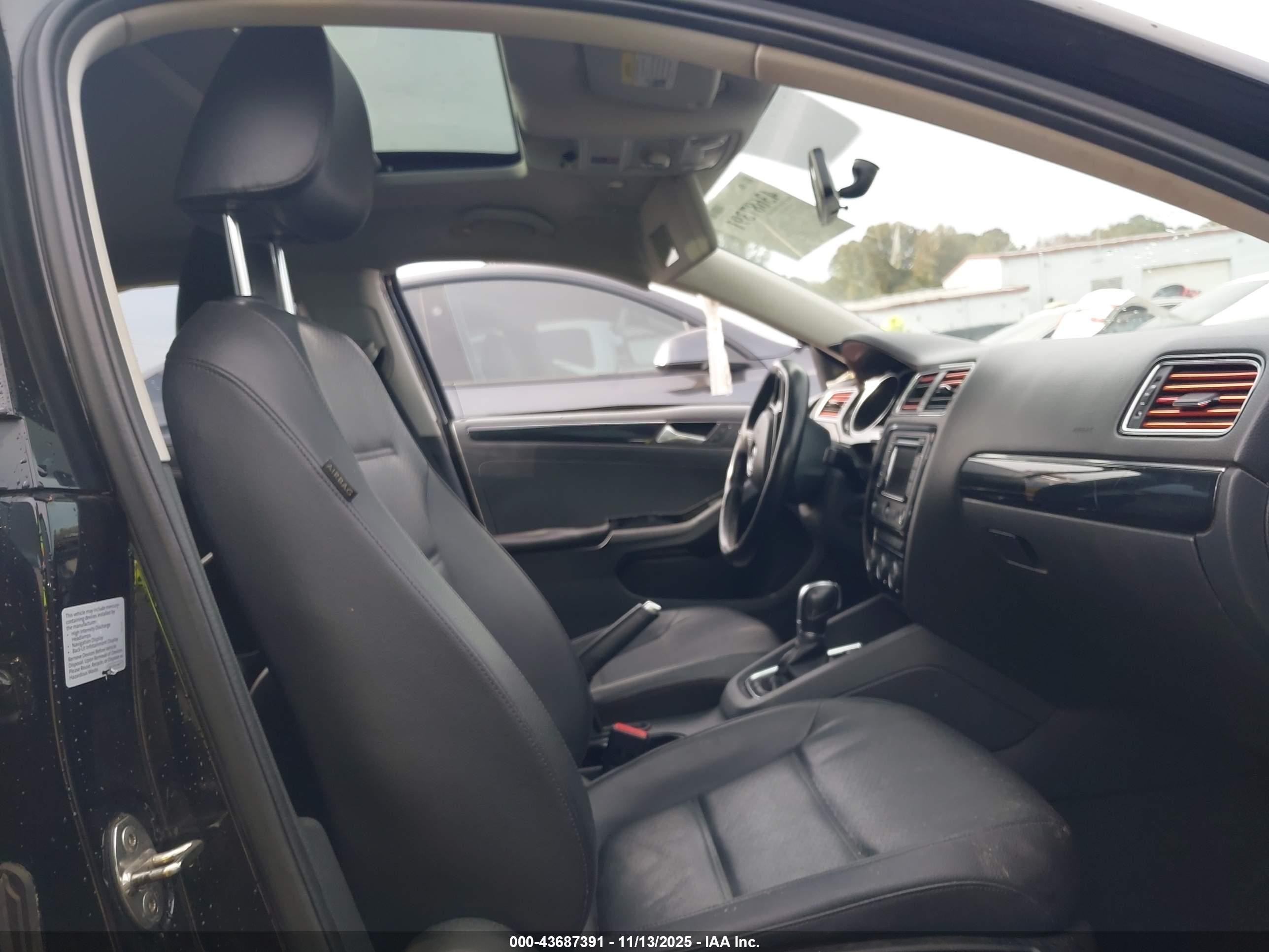 VOLKSWAGEN JETTA image 5