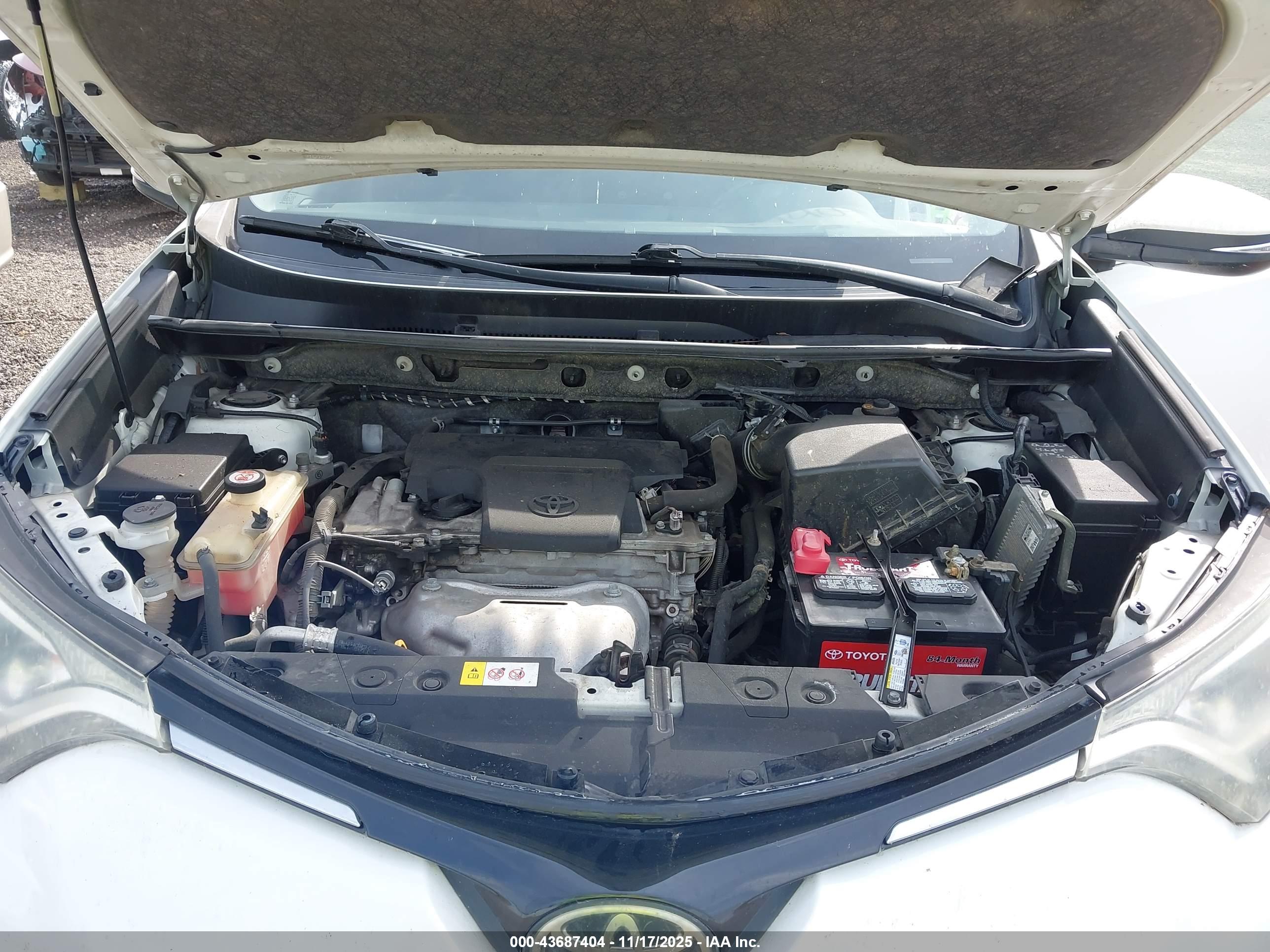 TOYOTA RAV4 image 10