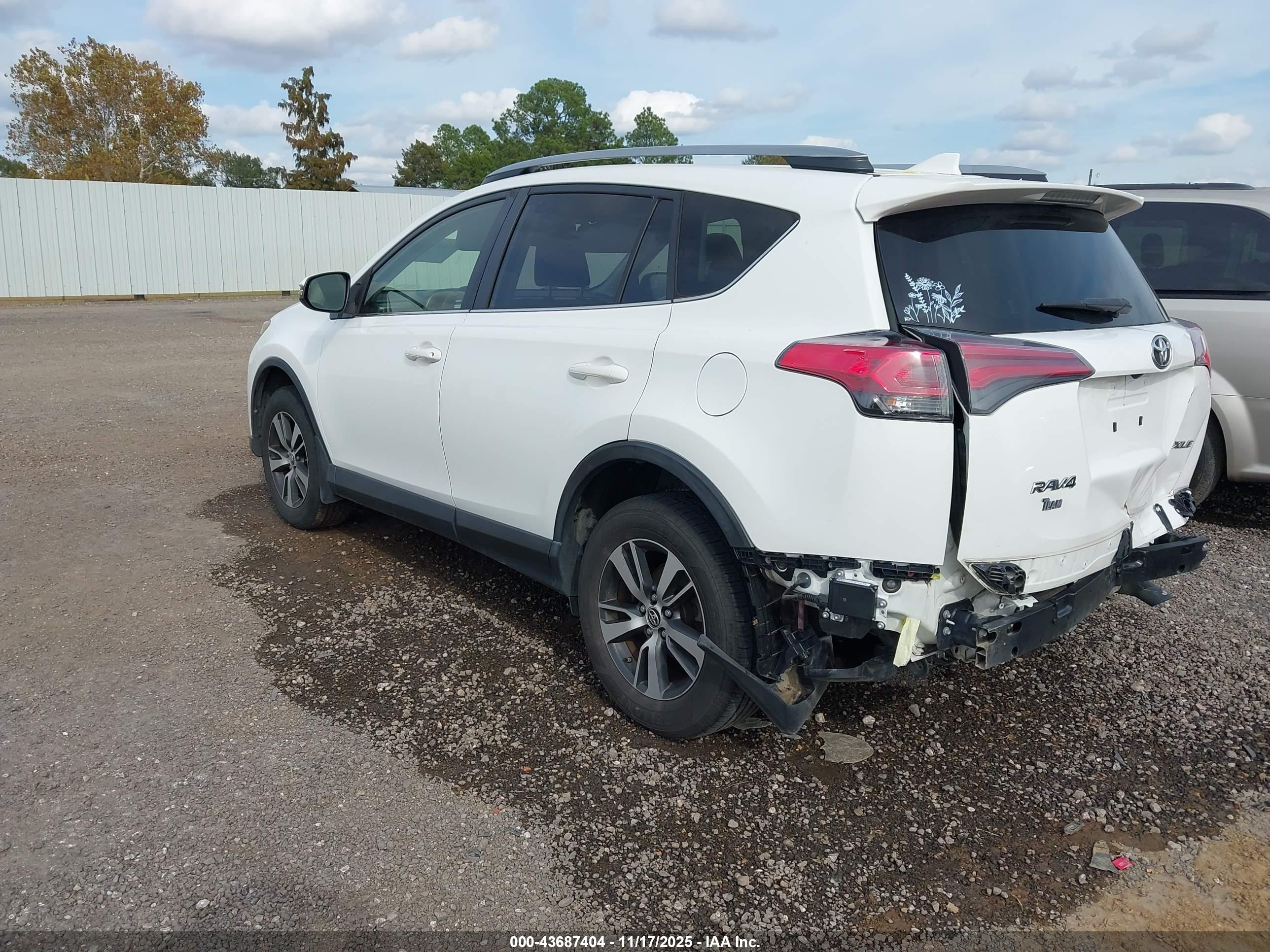 TOYOTA RAV4 image 3
