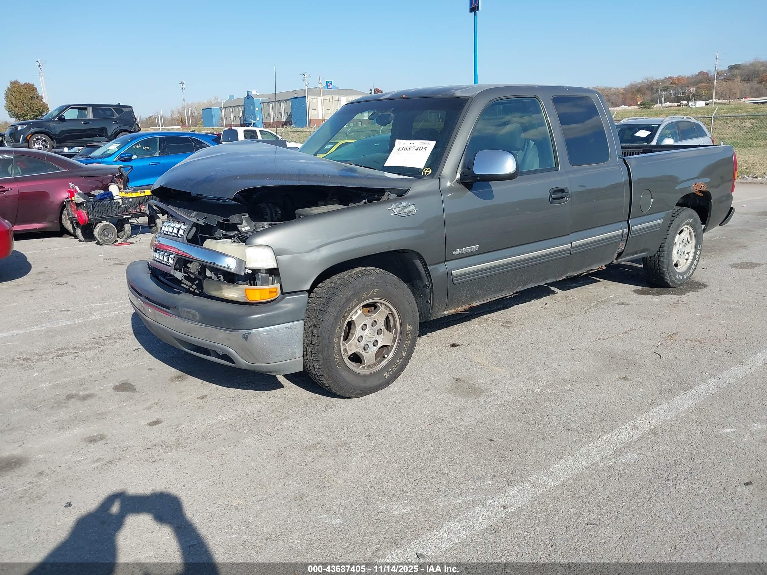 CHEVROLET SILVERADO image 2