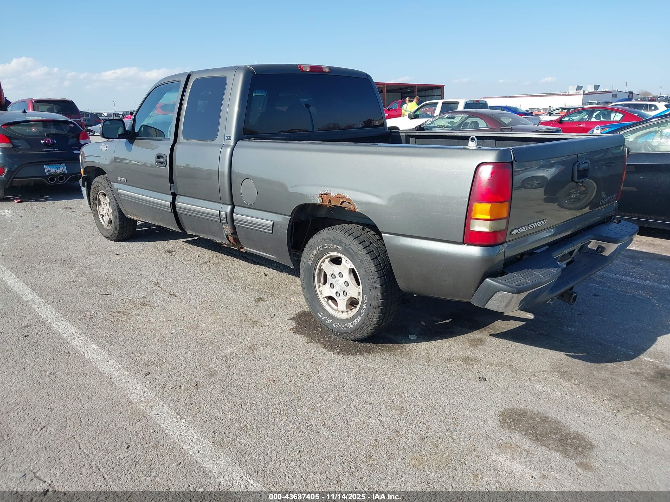 CHEVROLET SILVERADO image 3