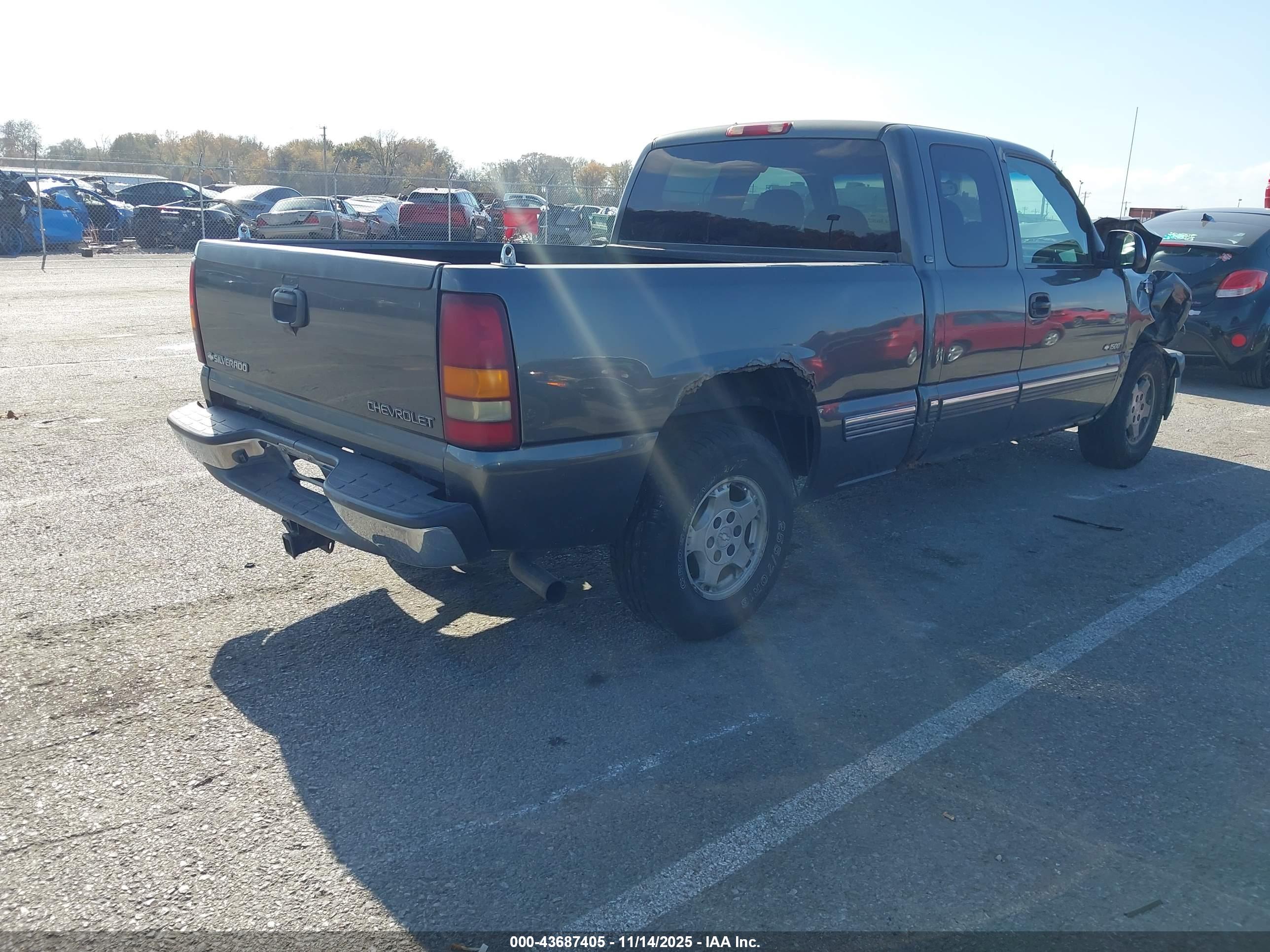 CHEVROLET SILVERADO image 4