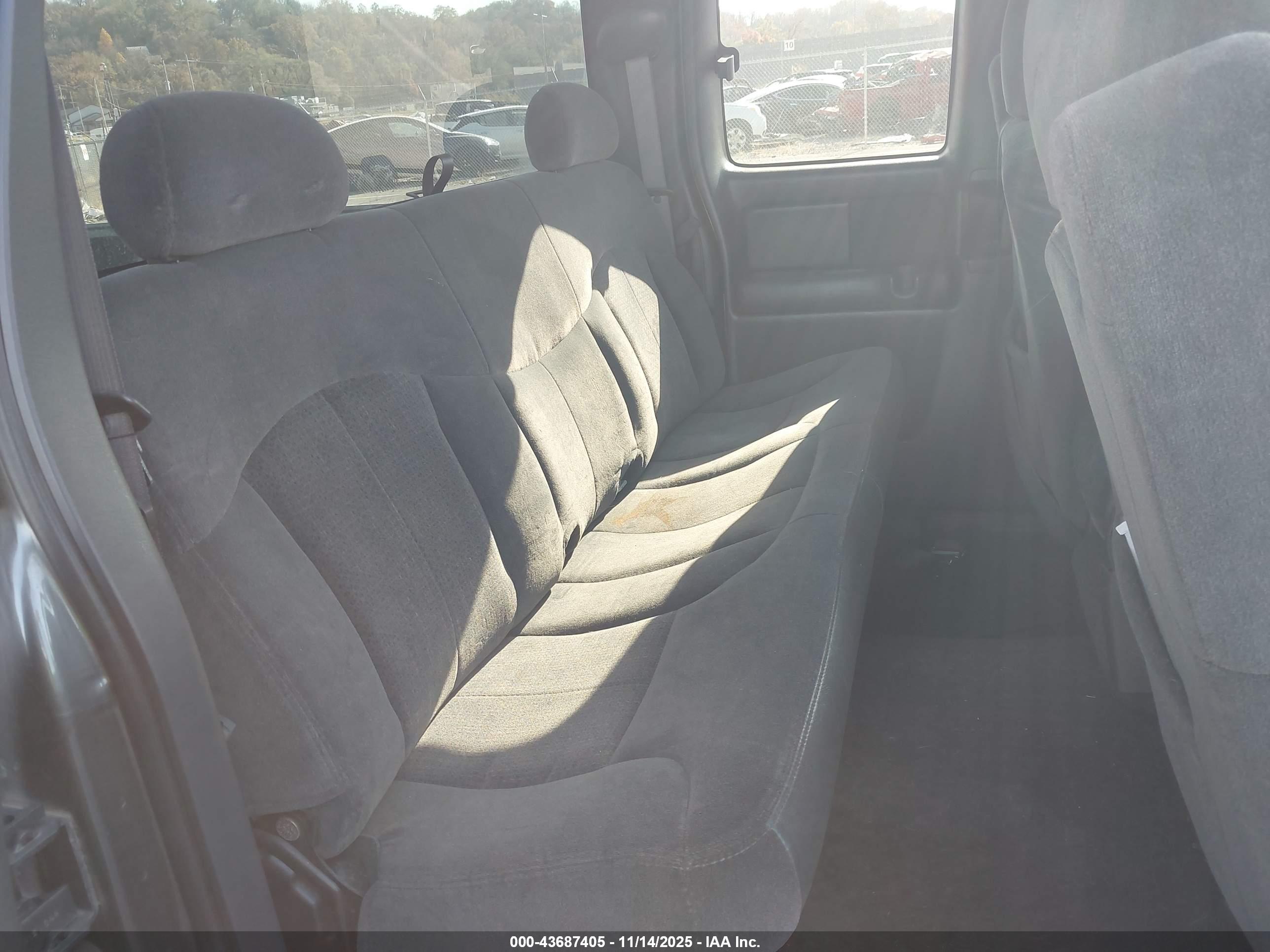 CHEVROLET SILVERADO image 8