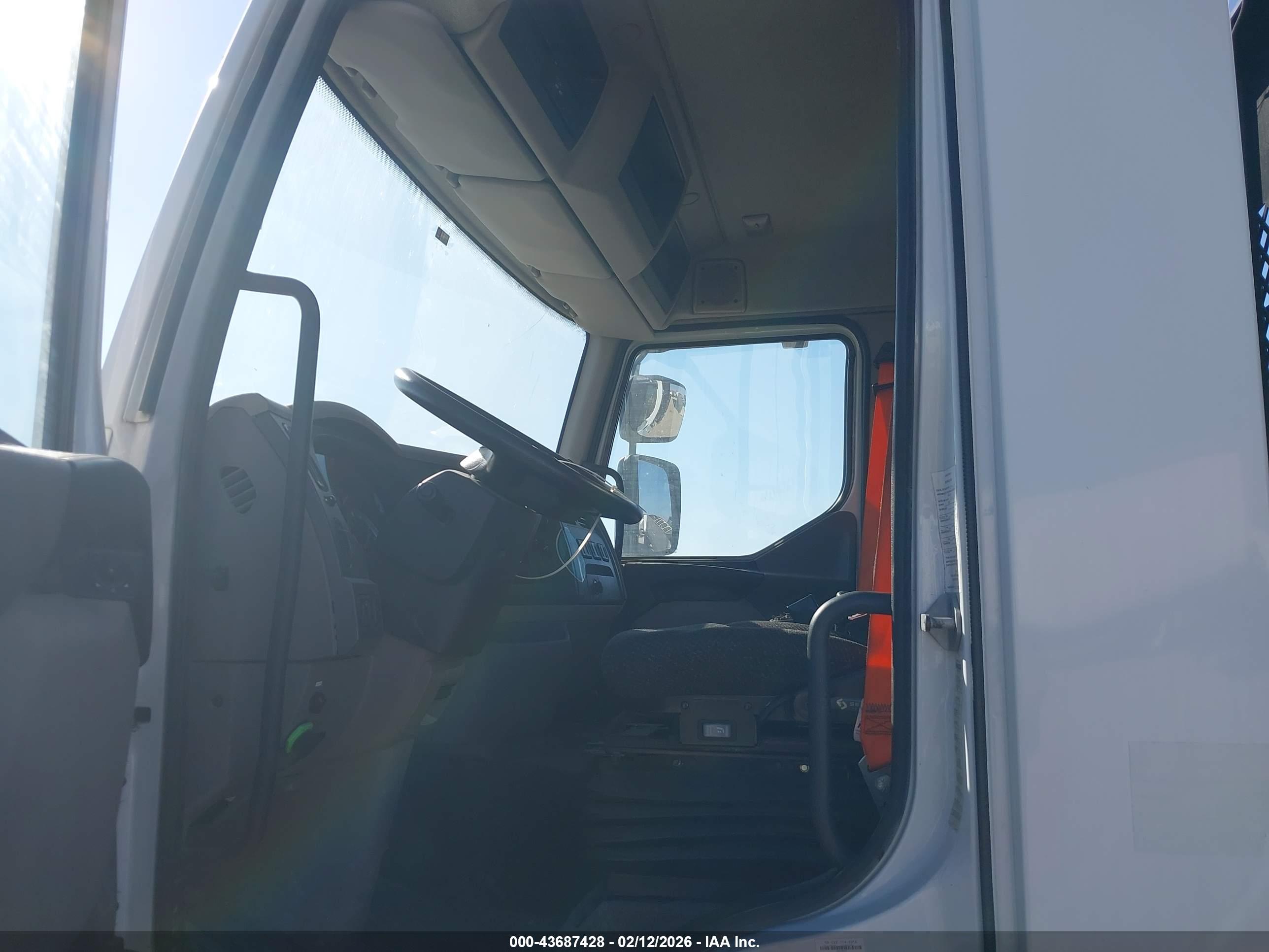 KENWORTH K100E image 8