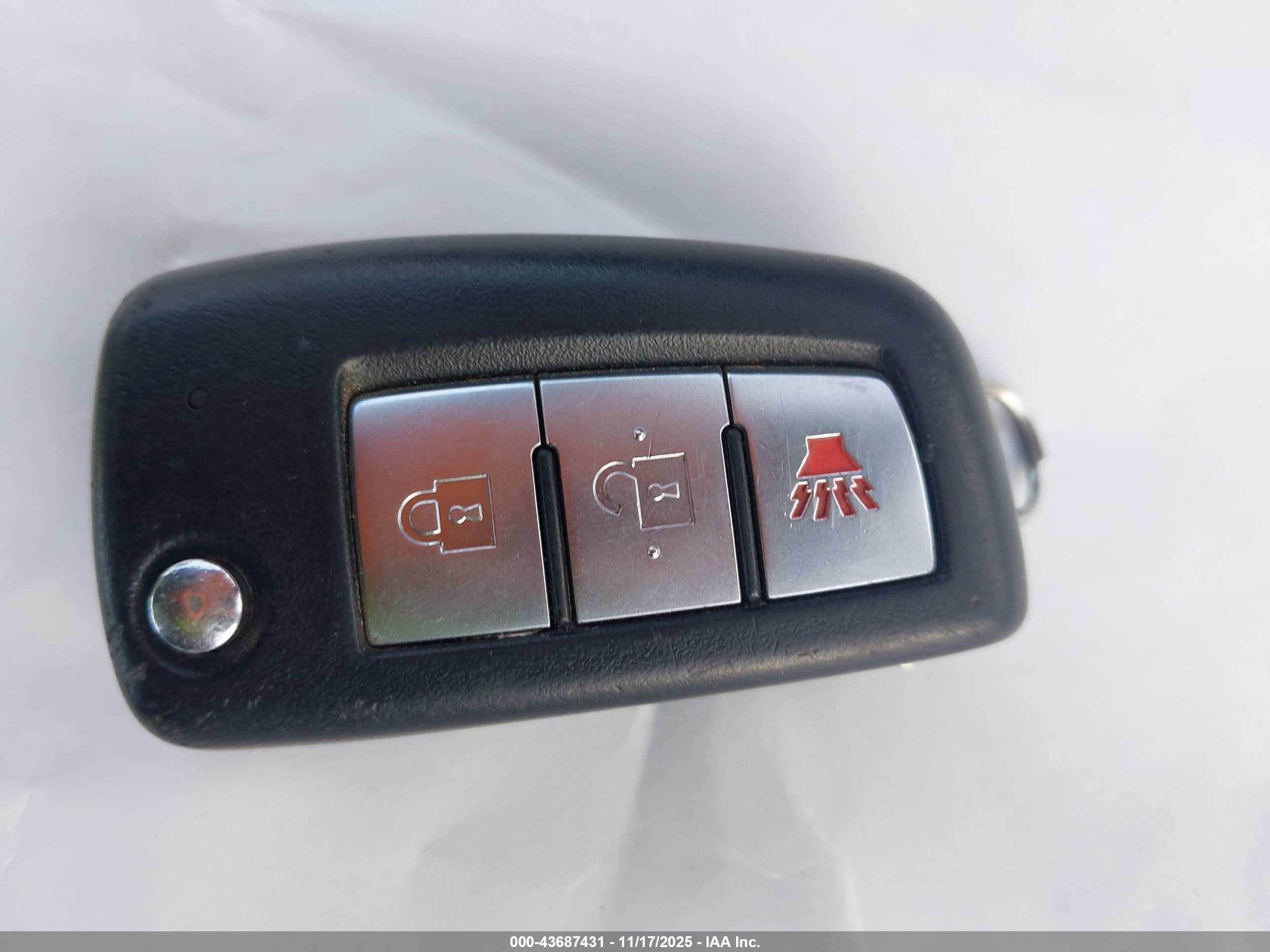 NISSAN ROGUE image 11