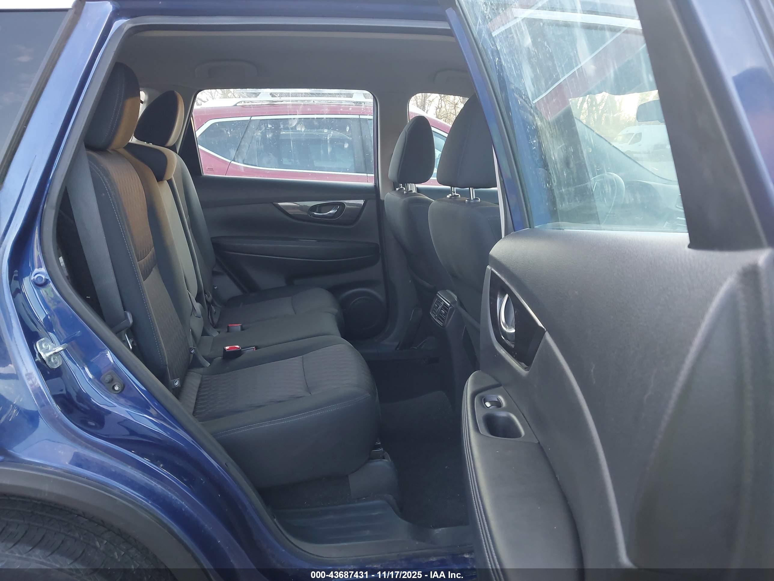 NISSAN ROGUE image 8