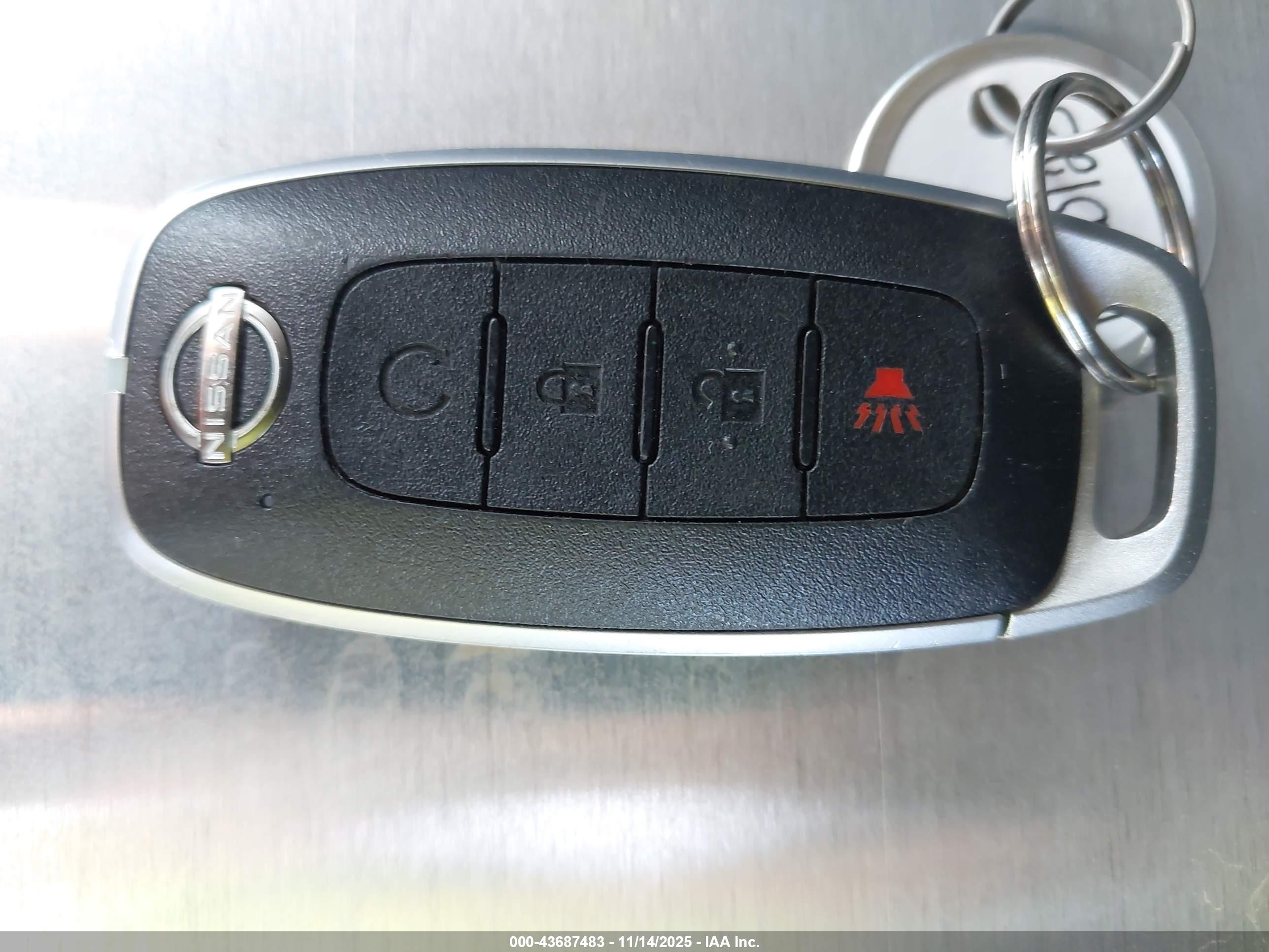 NISSAN ROGUE image 11