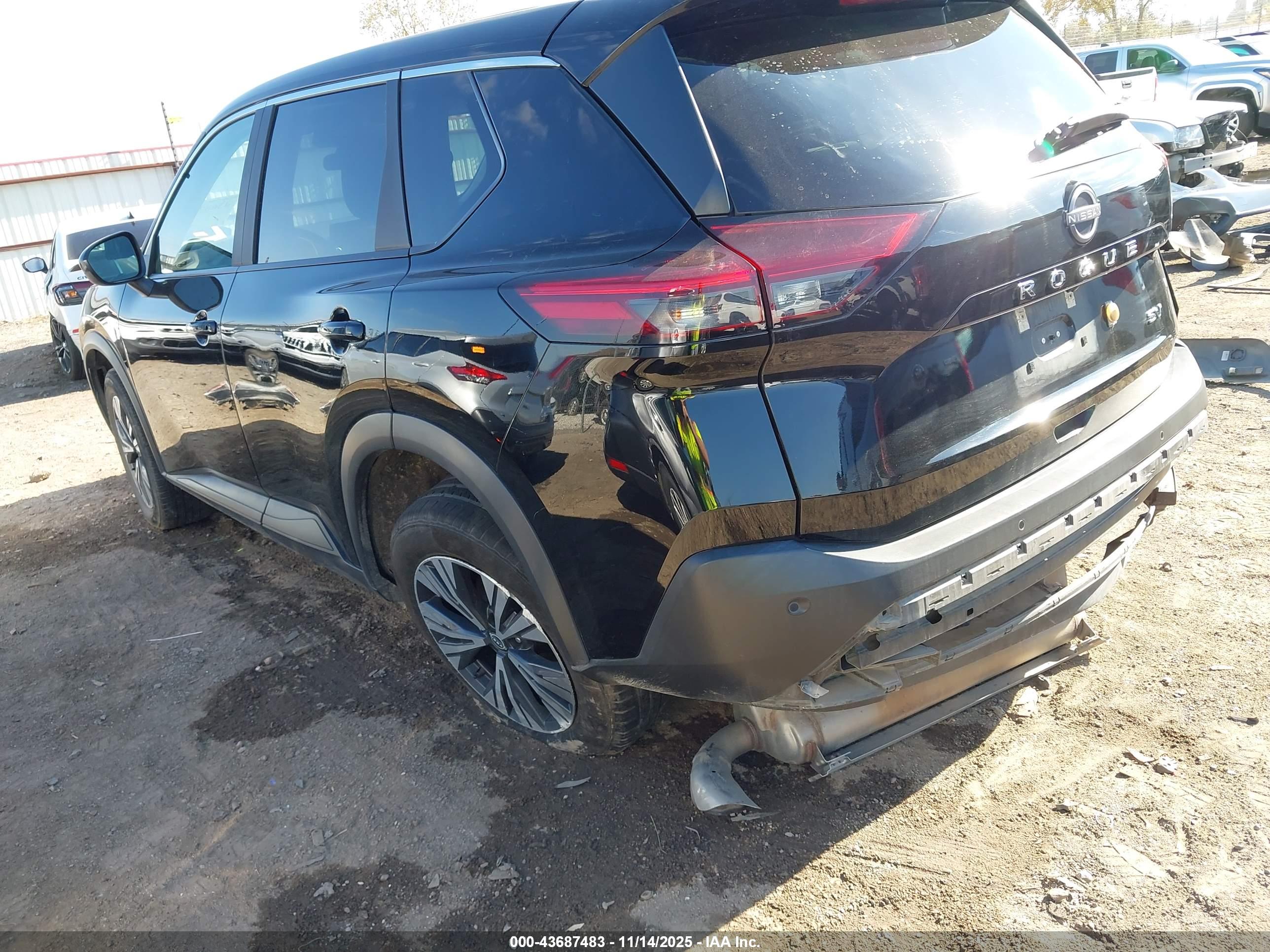 NISSAN ROGUE image 3