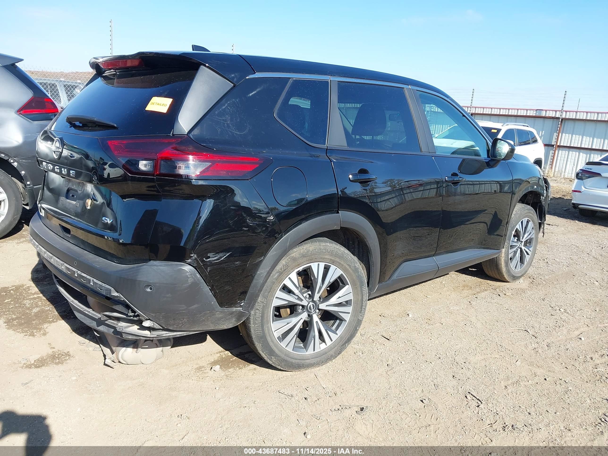 NISSAN ROGUE image 4