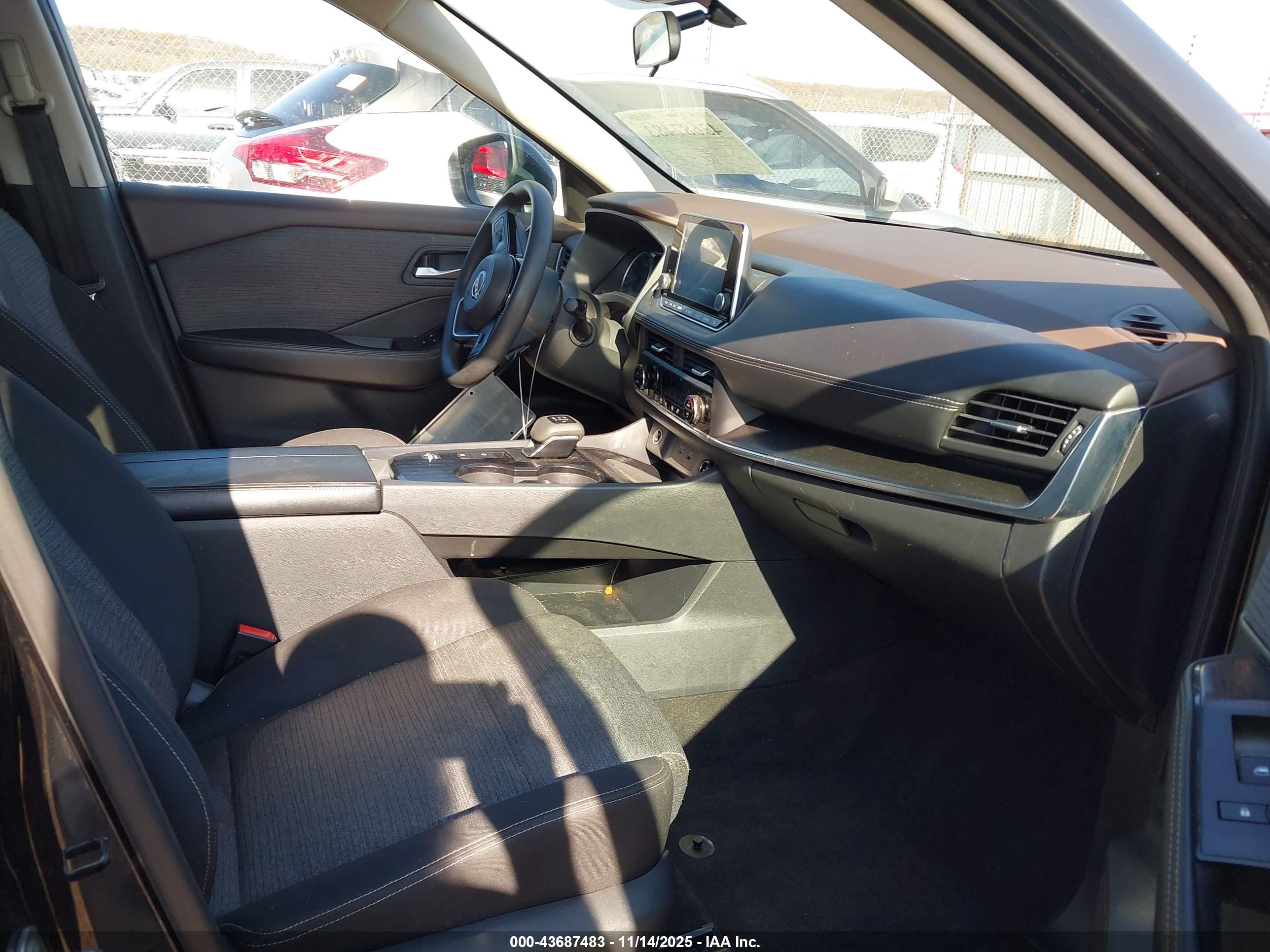 NISSAN ROGUE image 5