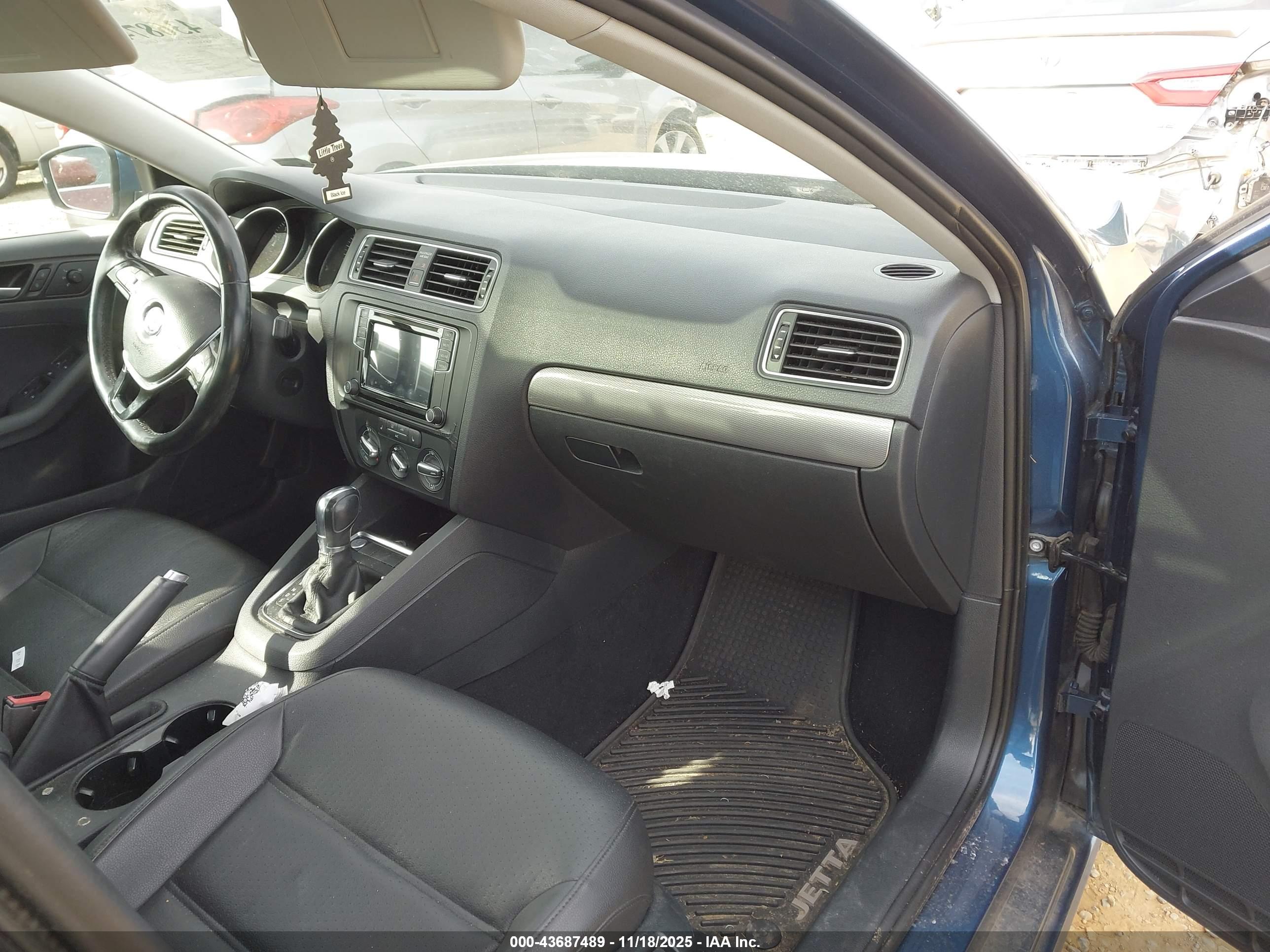 VOLKSWAGEN JETTA image 5