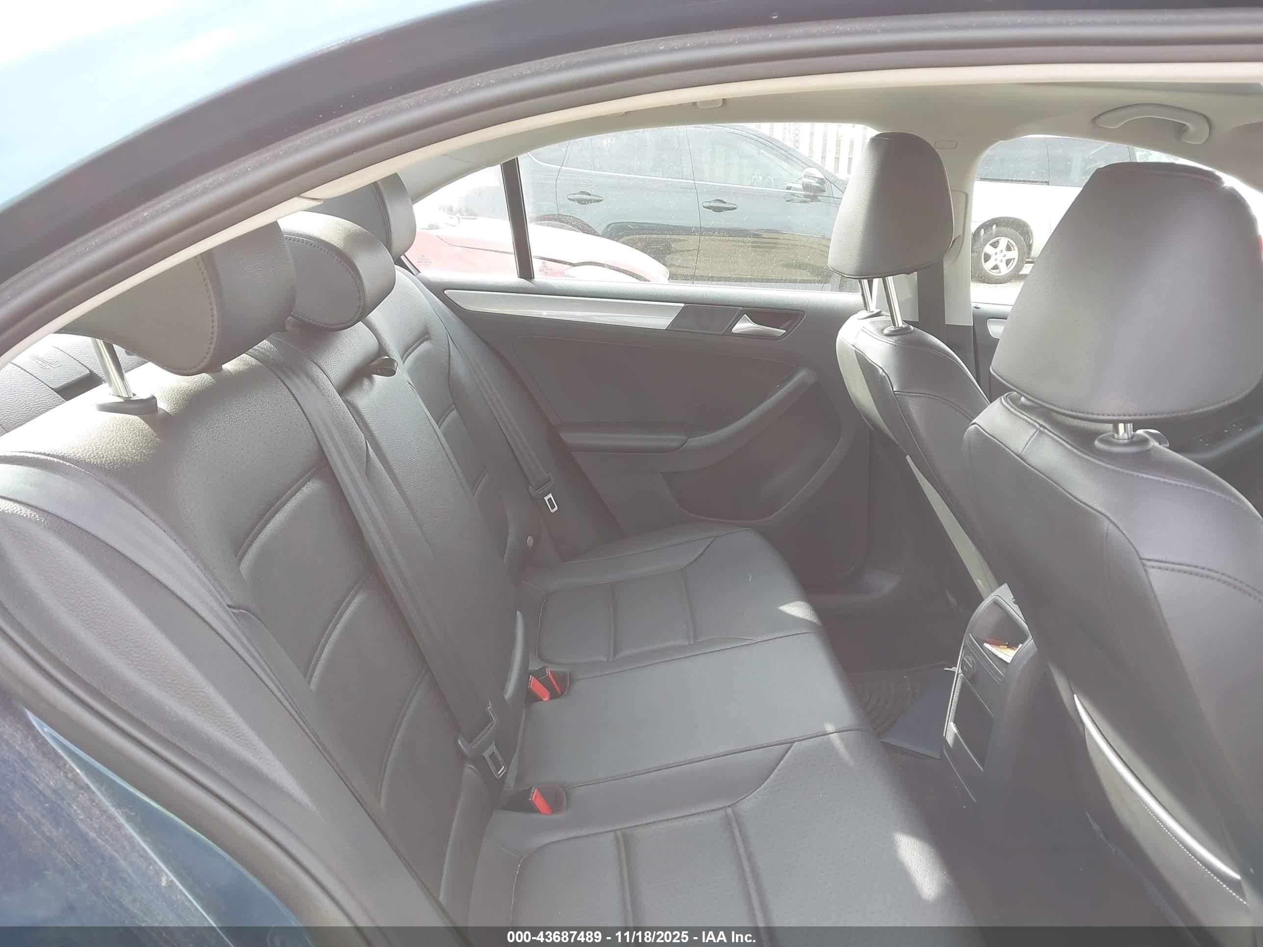 VOLKSWAGEN JETTA image 8