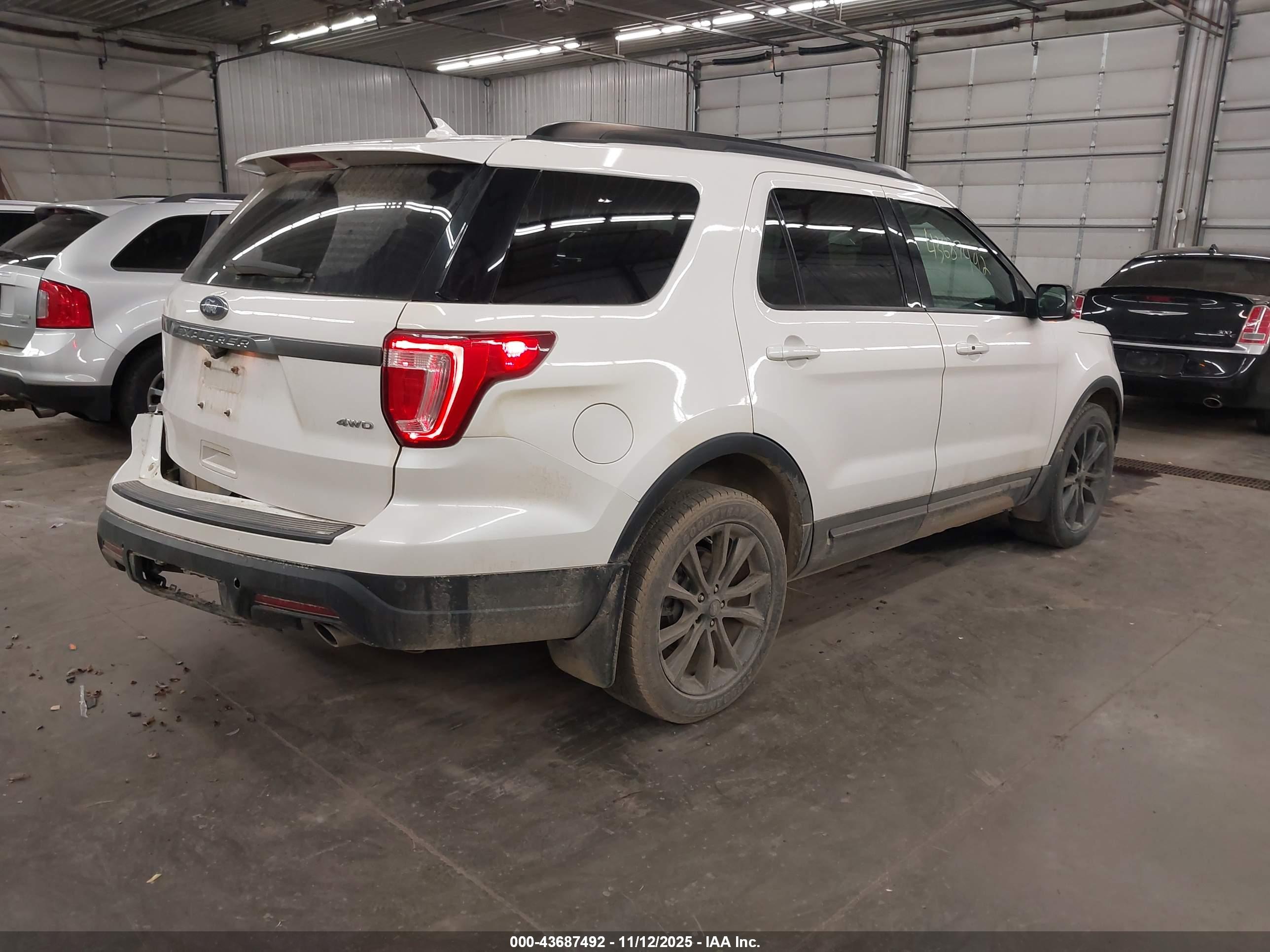 FORD EXPLORER image 4