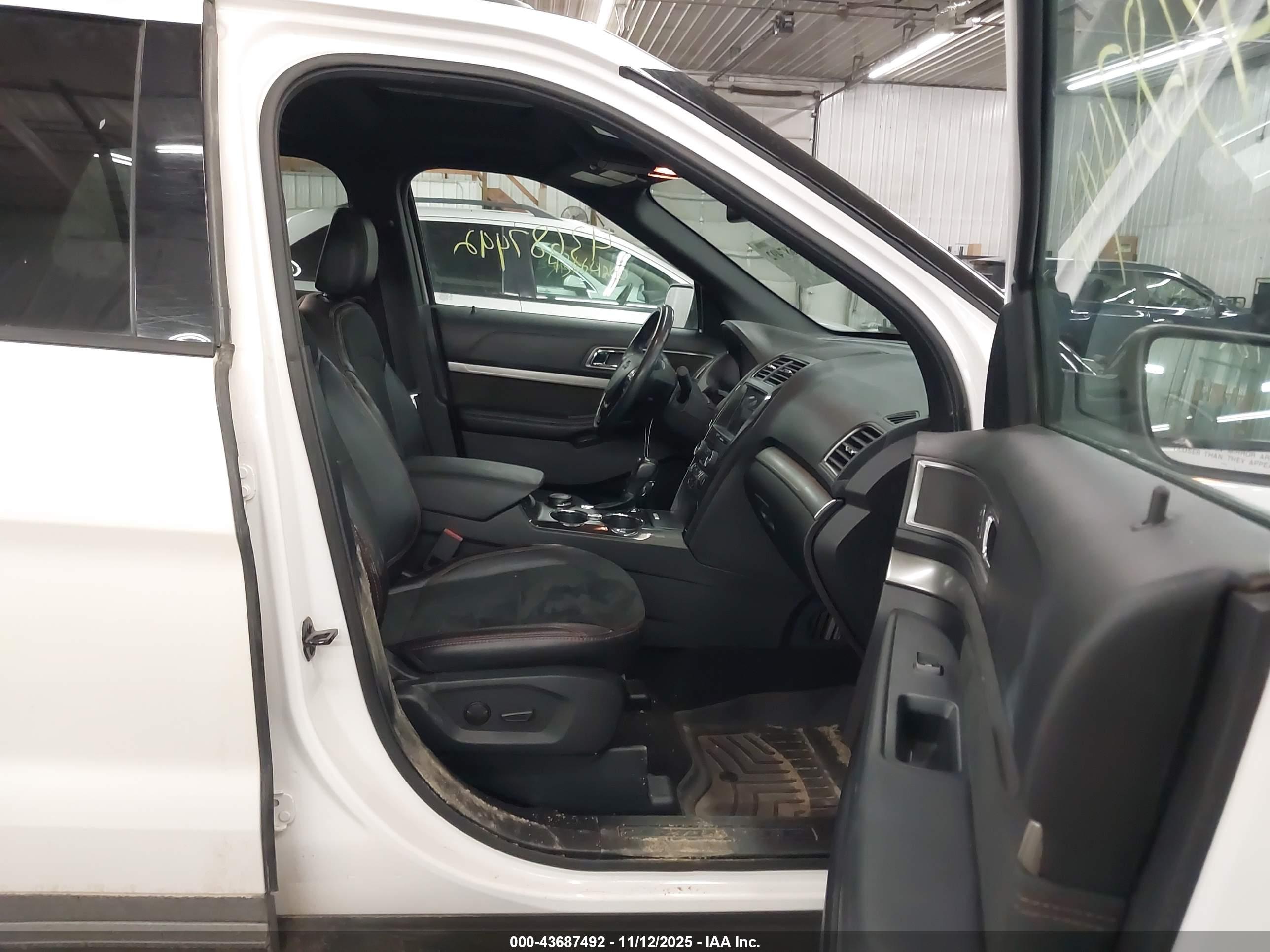 FORD EXPLORER image 5