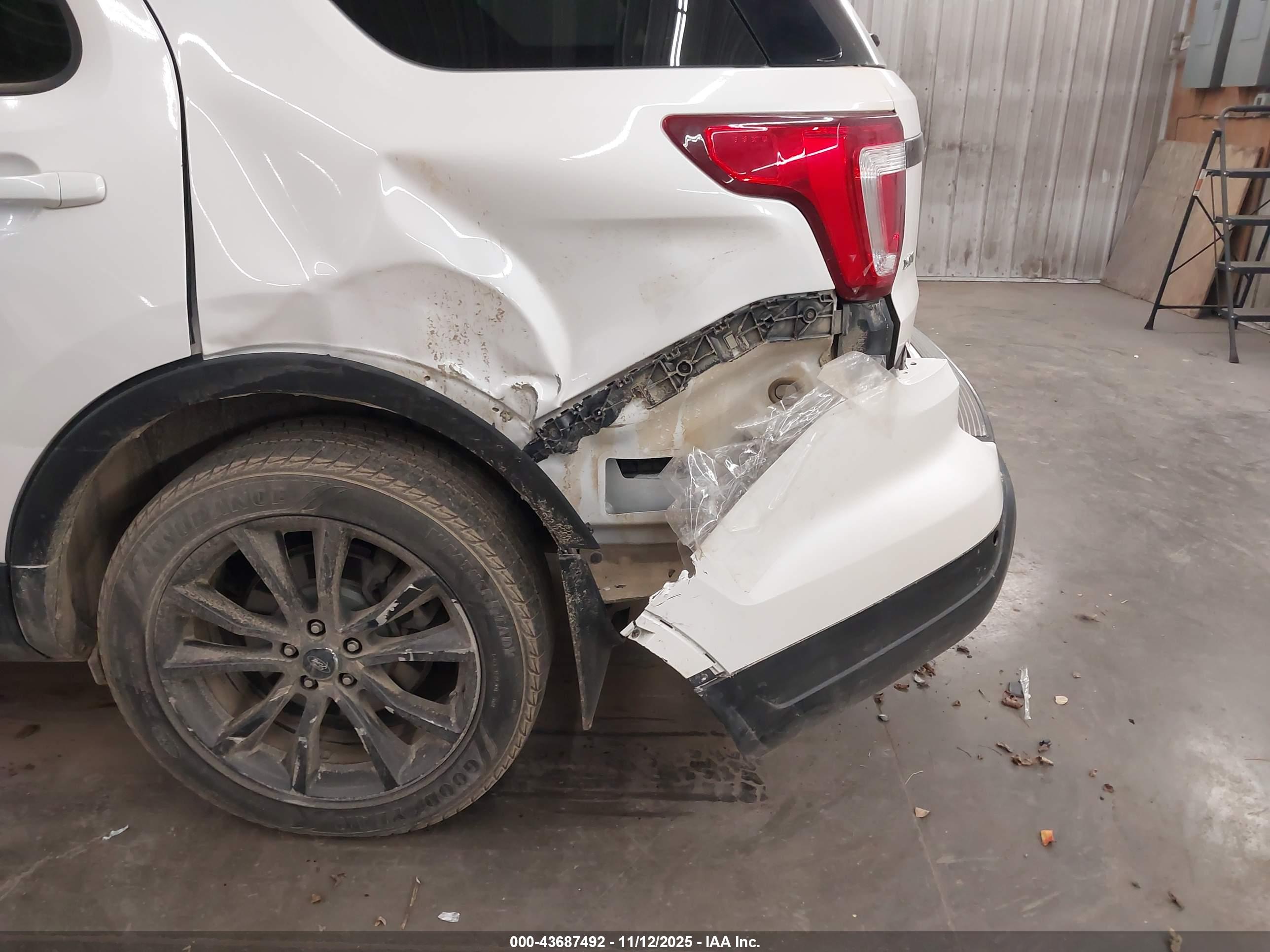 FORD EXPLORER image 6
