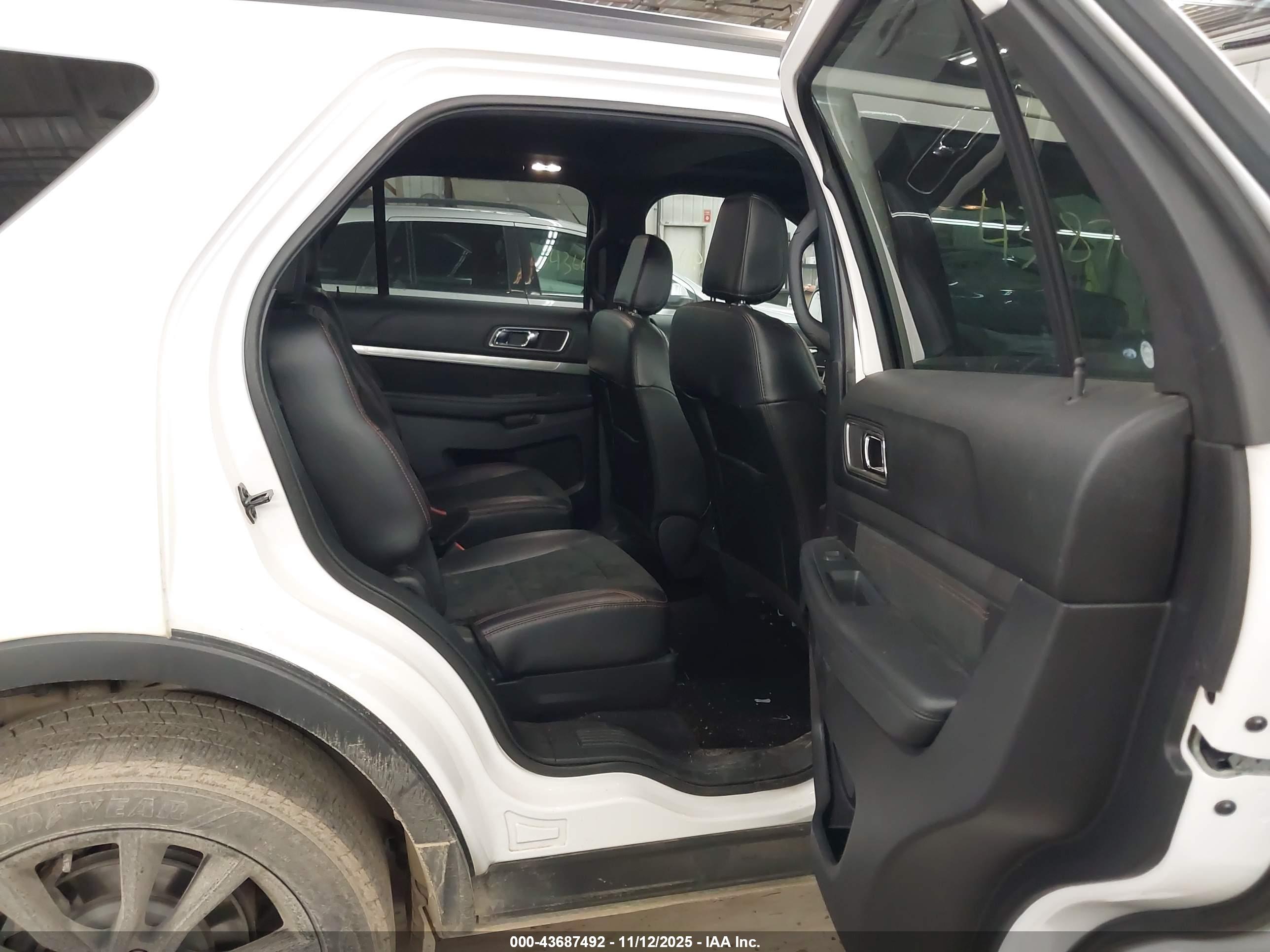 FORD EXPLORER image 8